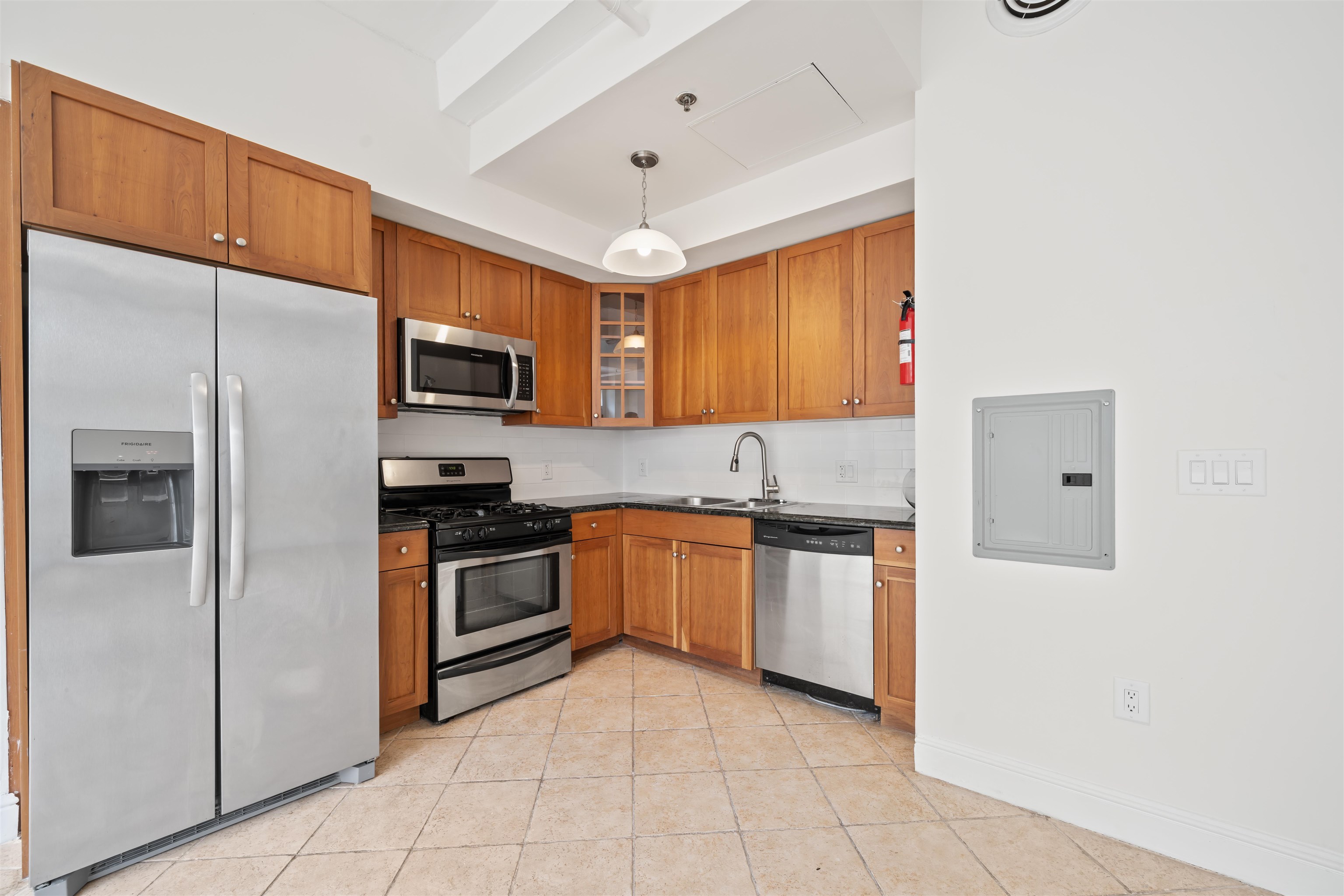 300 COMMUNIPAW AVE Unit: 11