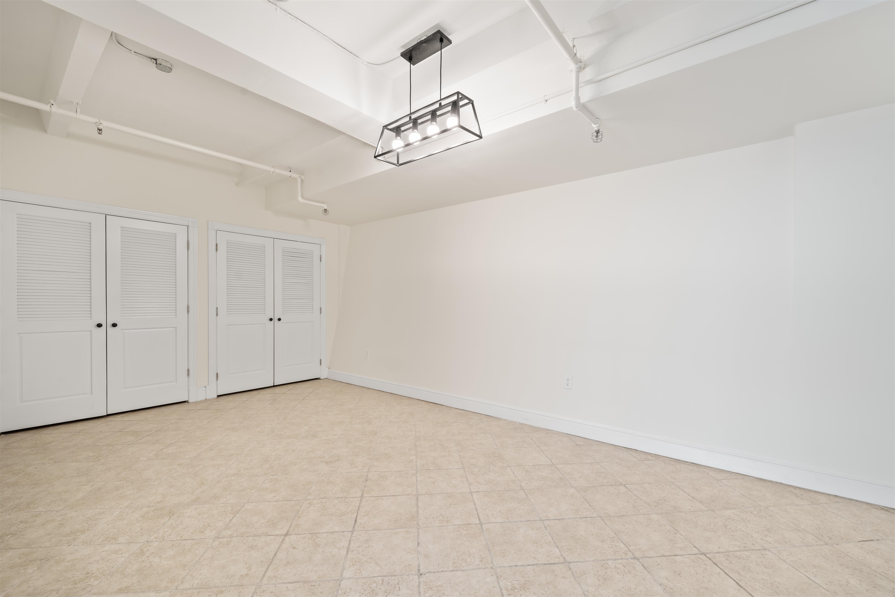 300 COMMUNIPAW AVE Unit: 11