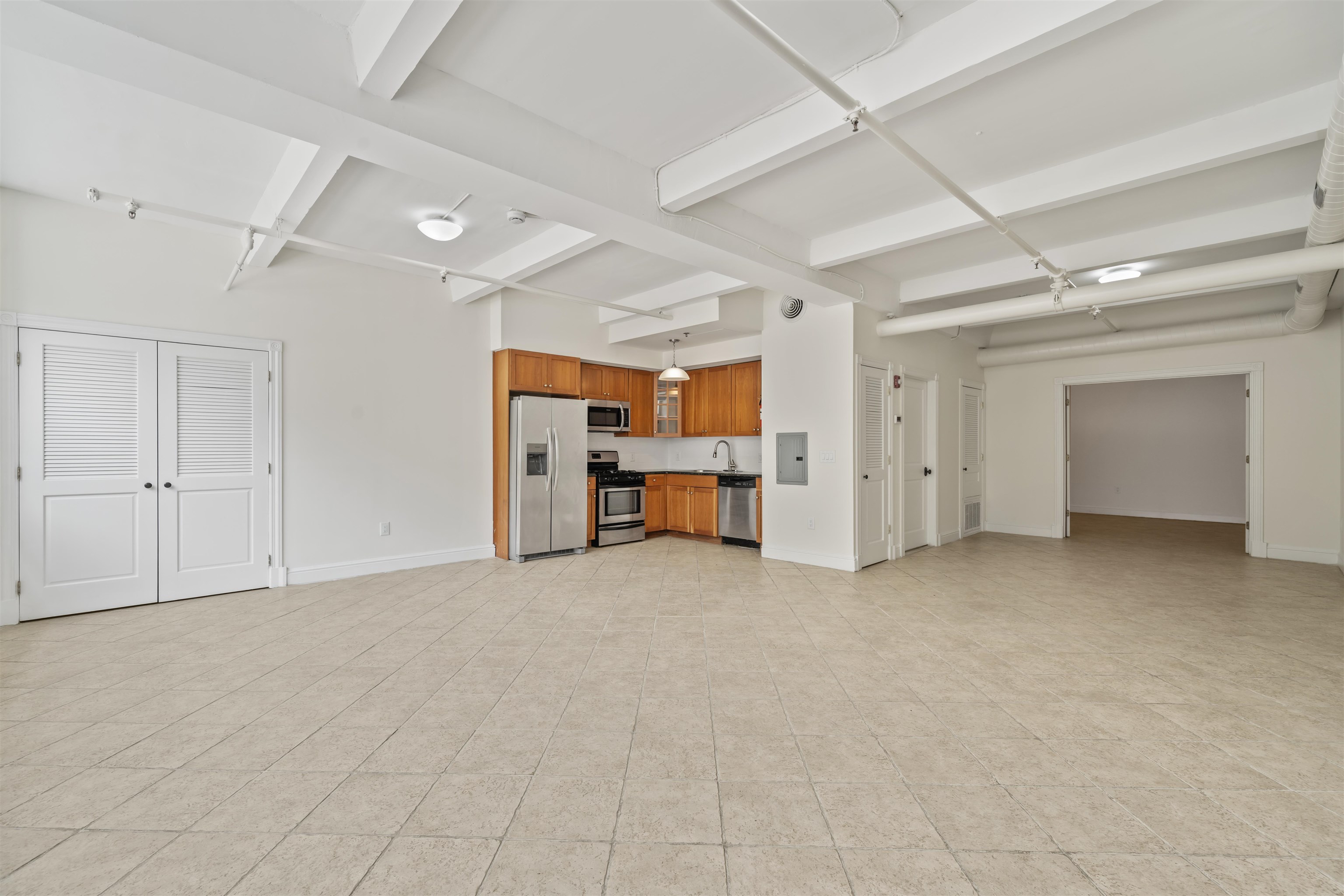 300 COMMUNIPAW AVE Unit: 11