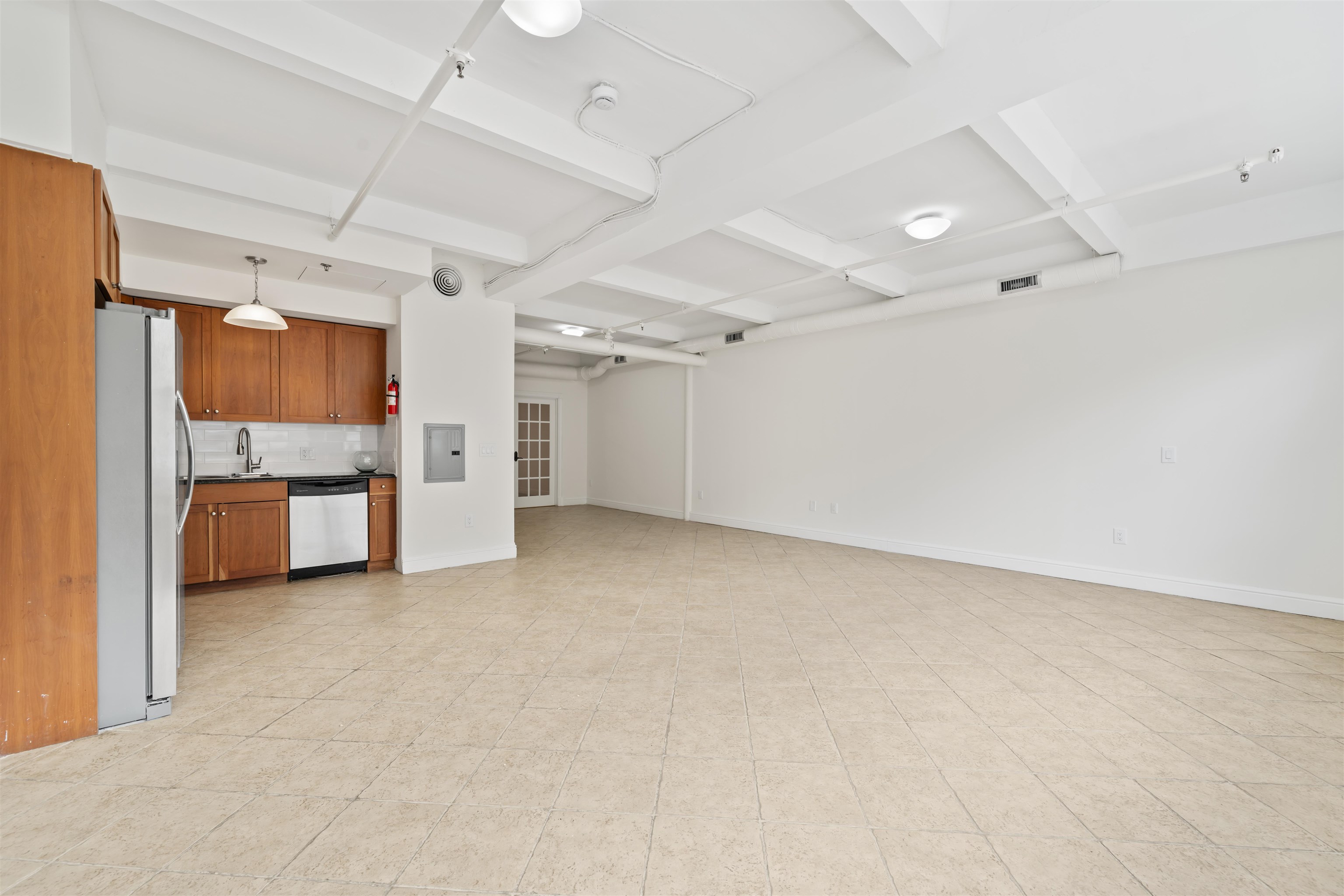 300 COMMUNIPAW AVE Unit: 11