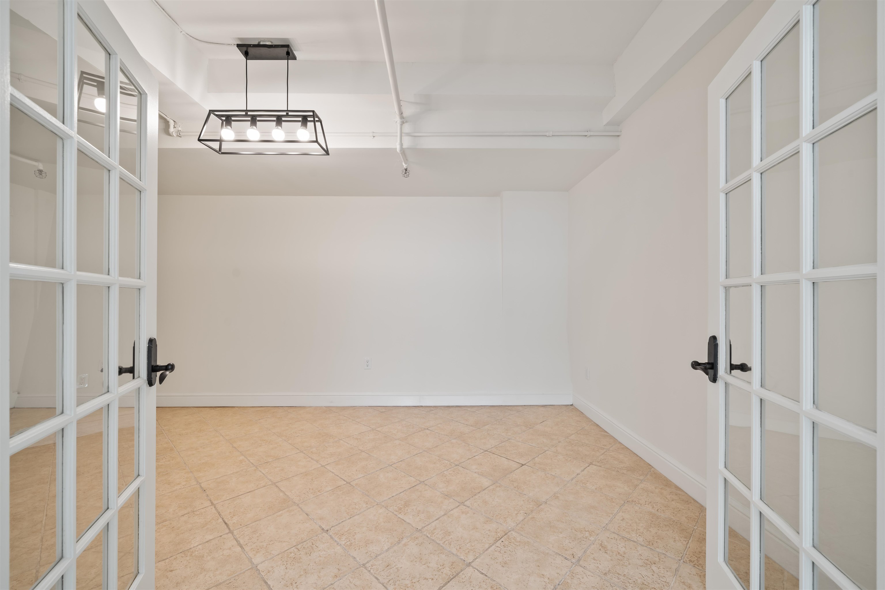 300 COMMUNIPAW AVE Unit: 11