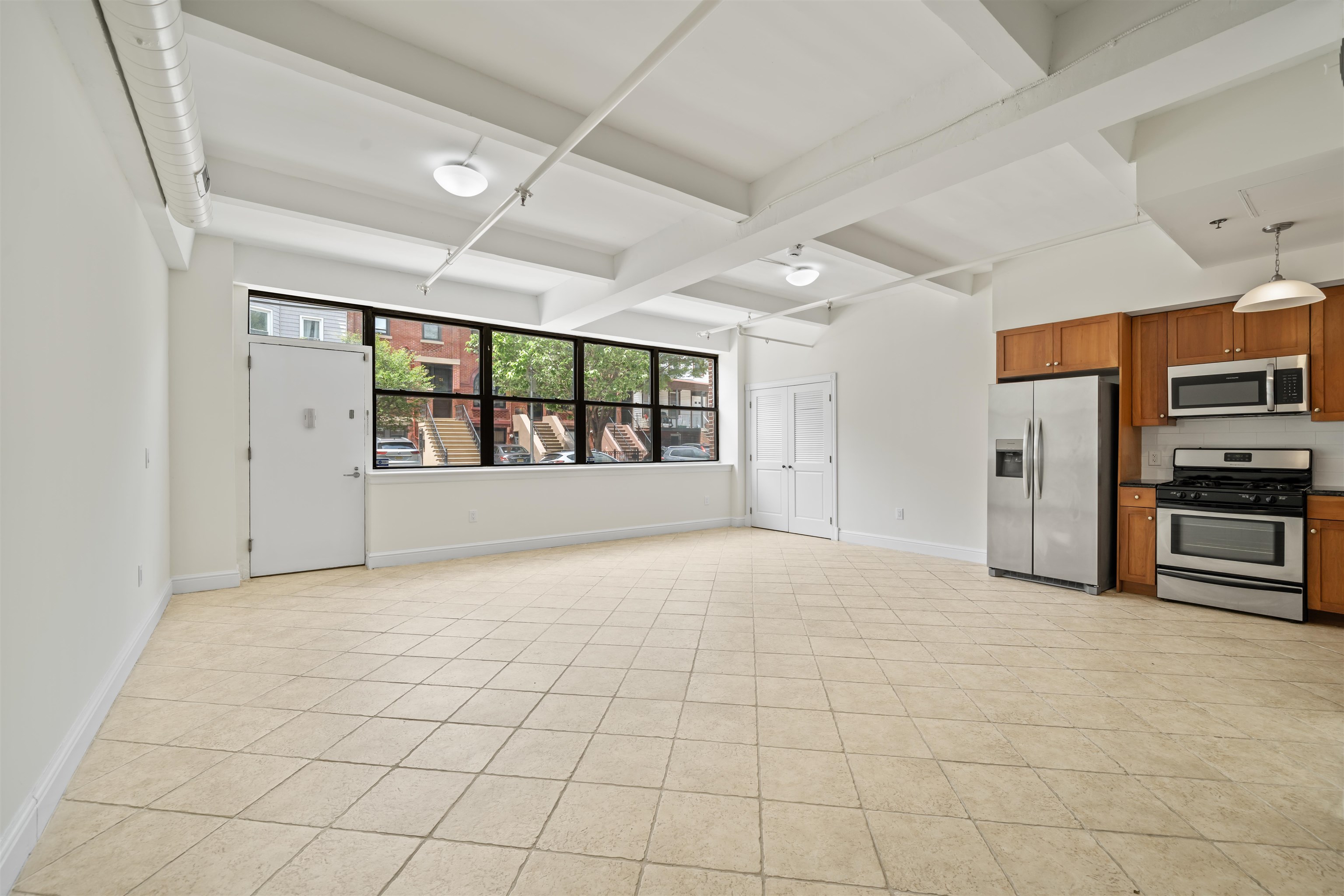 300 COMMUNIPAW AVE Unit: 11