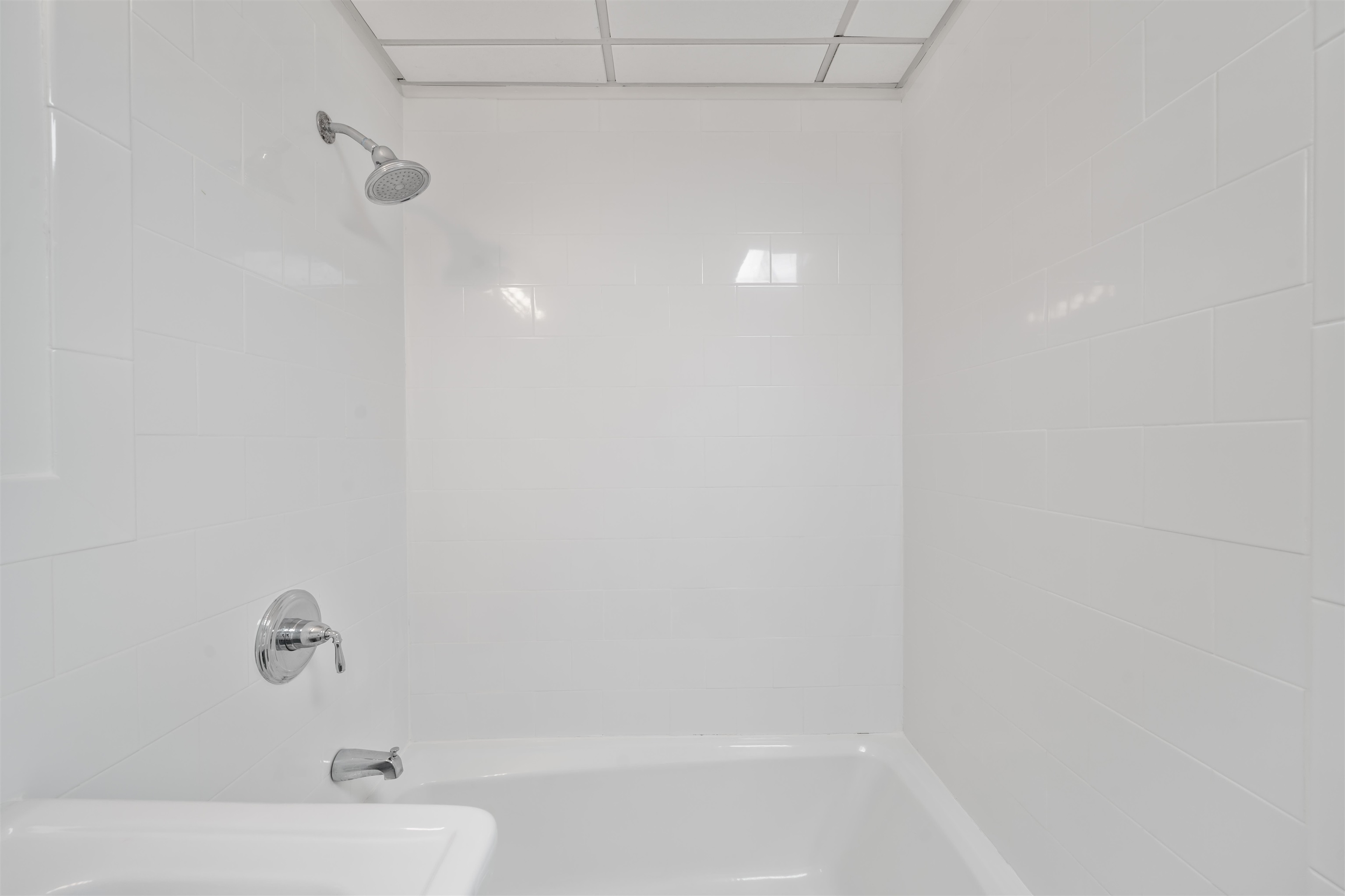 300 COMMUNIPAW AVE Unit: 11