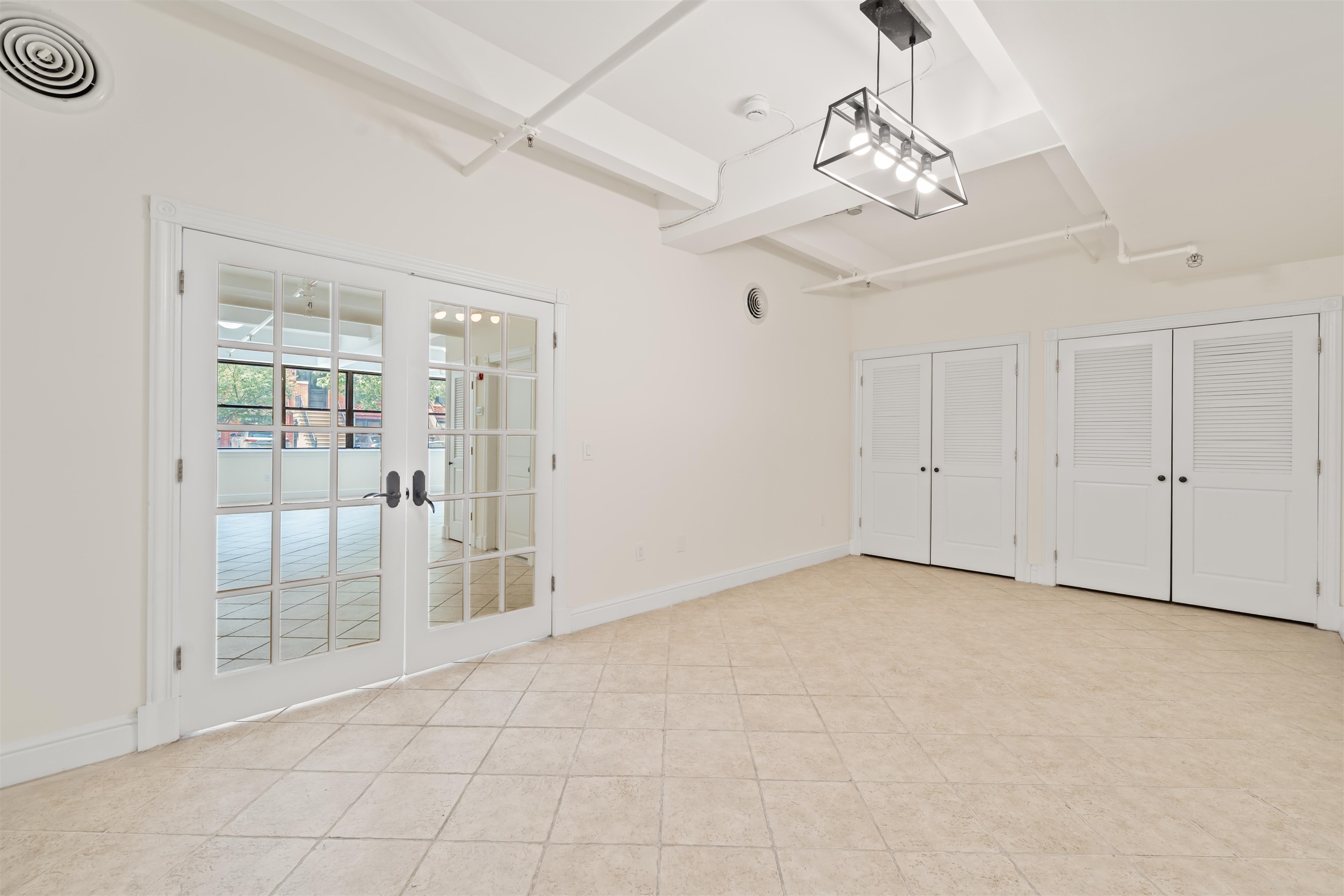 300 COMMUNIPAW AVE Unit: 11
