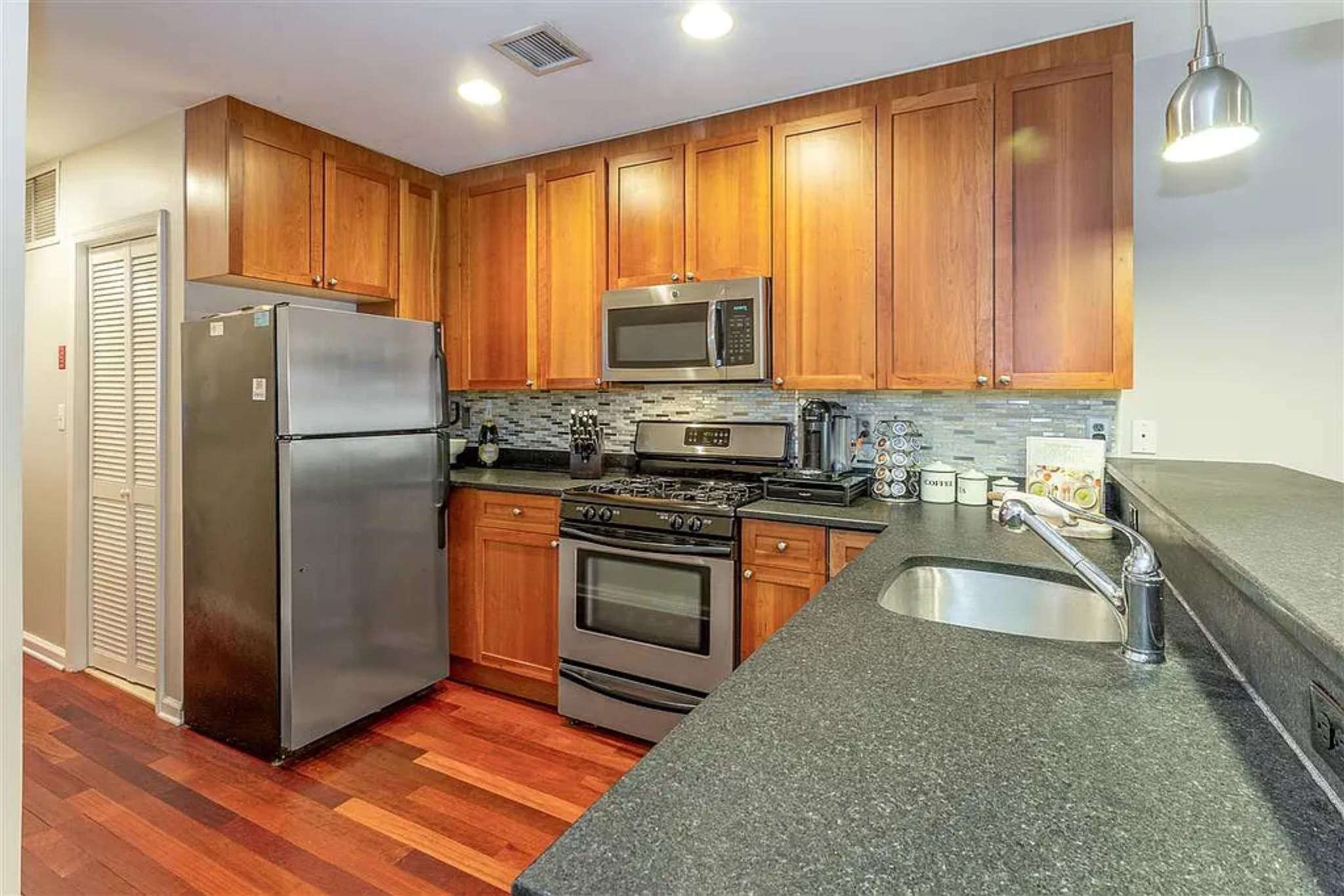 508 GRAND ST Unit: 1L
