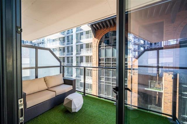160 1ST ST Unit: 807