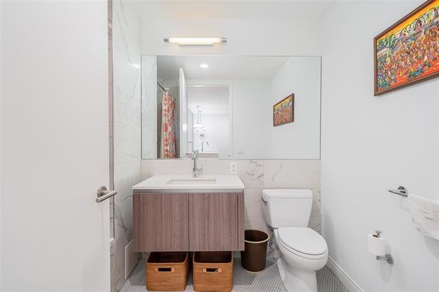 160 1ST ST Unit: 807