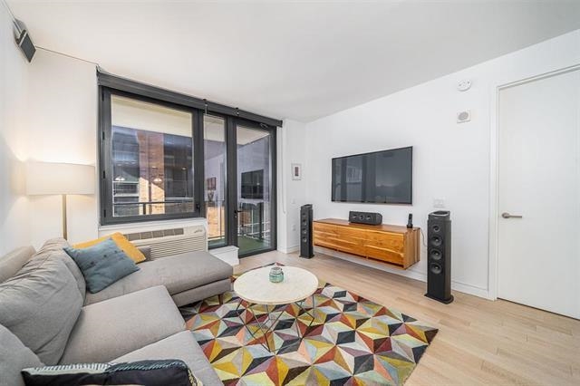160 1ST ST Unit: 807