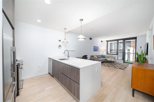 160 1ST ST Unit: 807