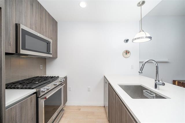 160 1ST ST Unit: 807