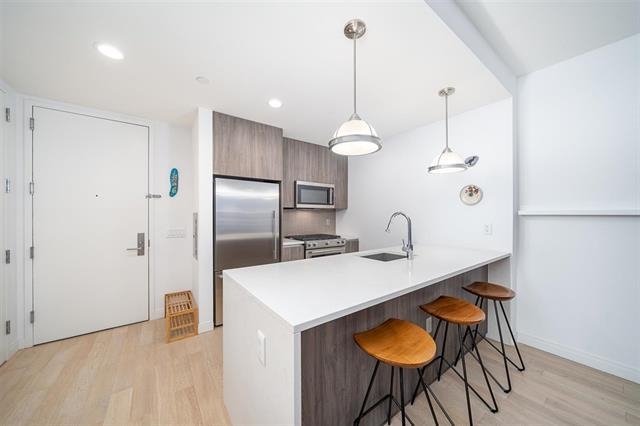 160 1ST ST Unit: 807