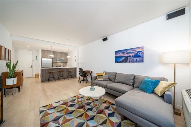 160 1ST ST Unit: 807