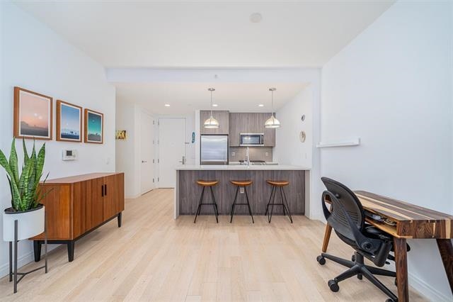 160 1ST ST Unit: 807