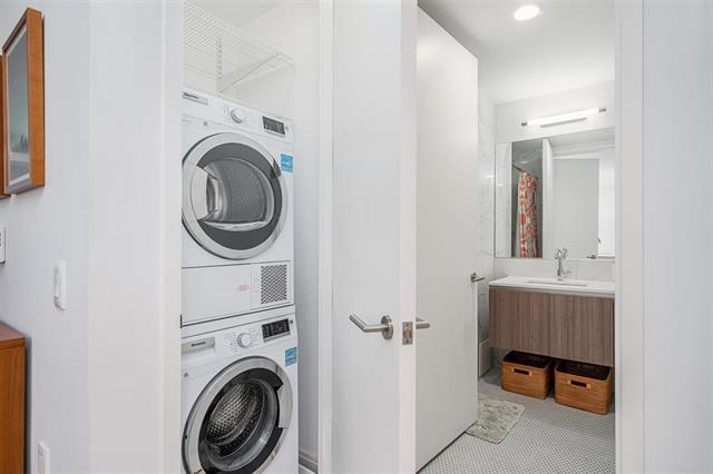160 1ST ST Unit: 807