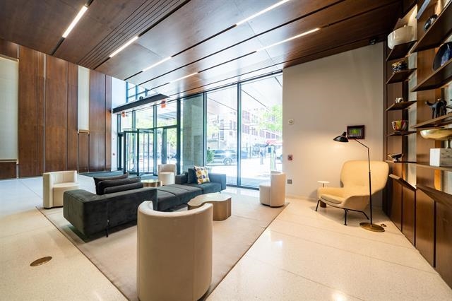 160 1ST ST Unit: 807
