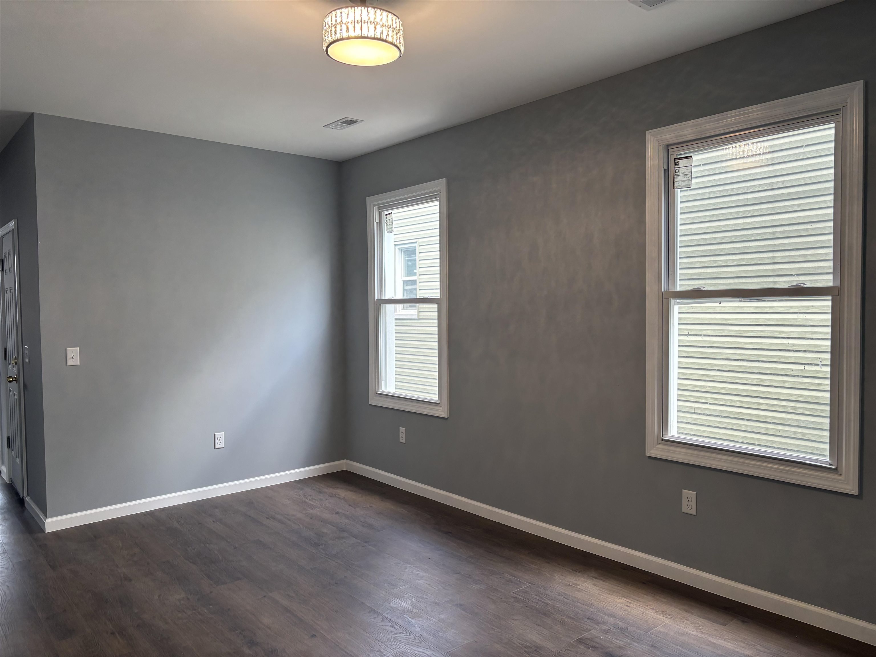 304 CHAPEL AVE Unit: 2