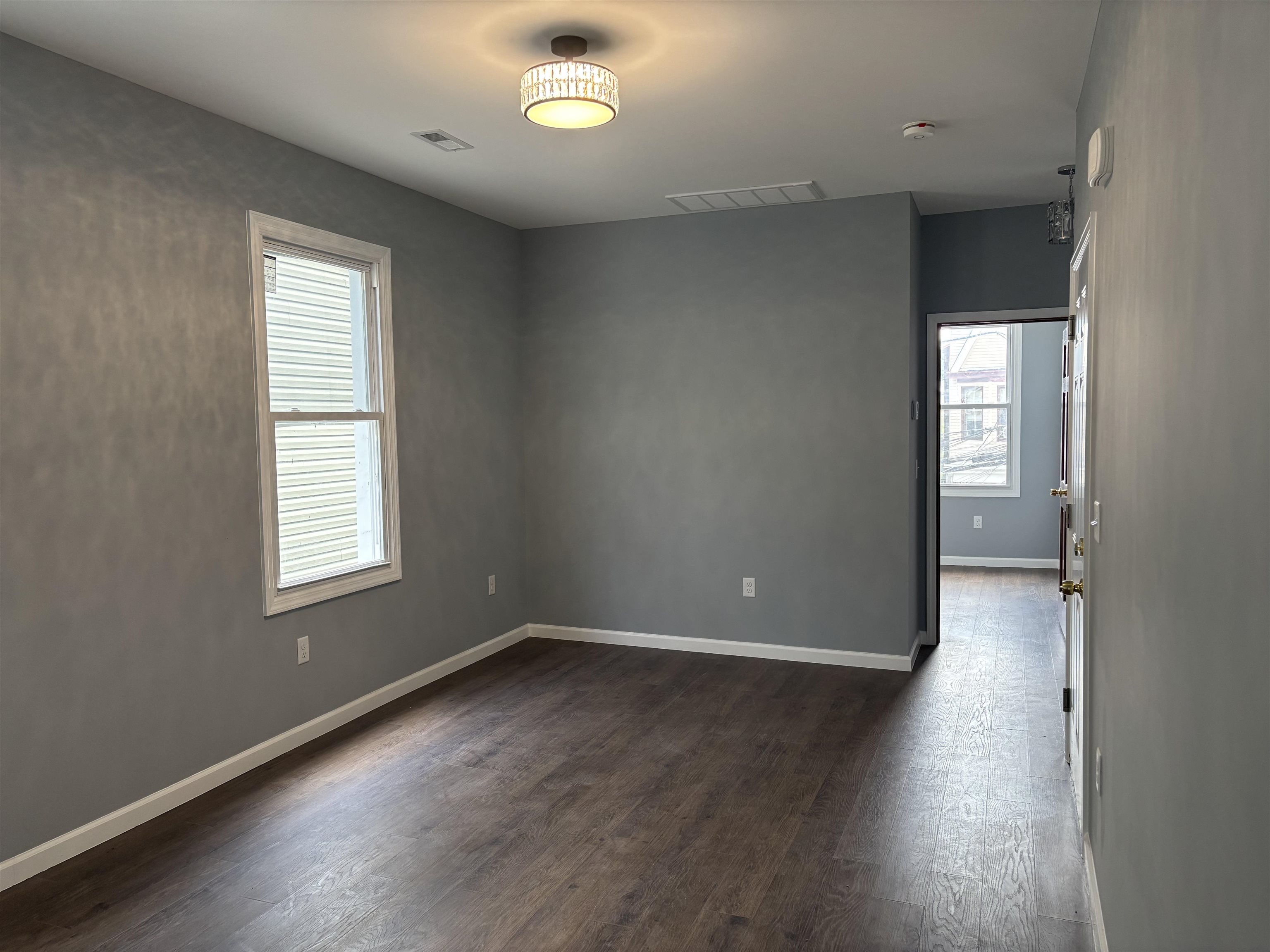 304 CHAPEL AVE Unit: 2