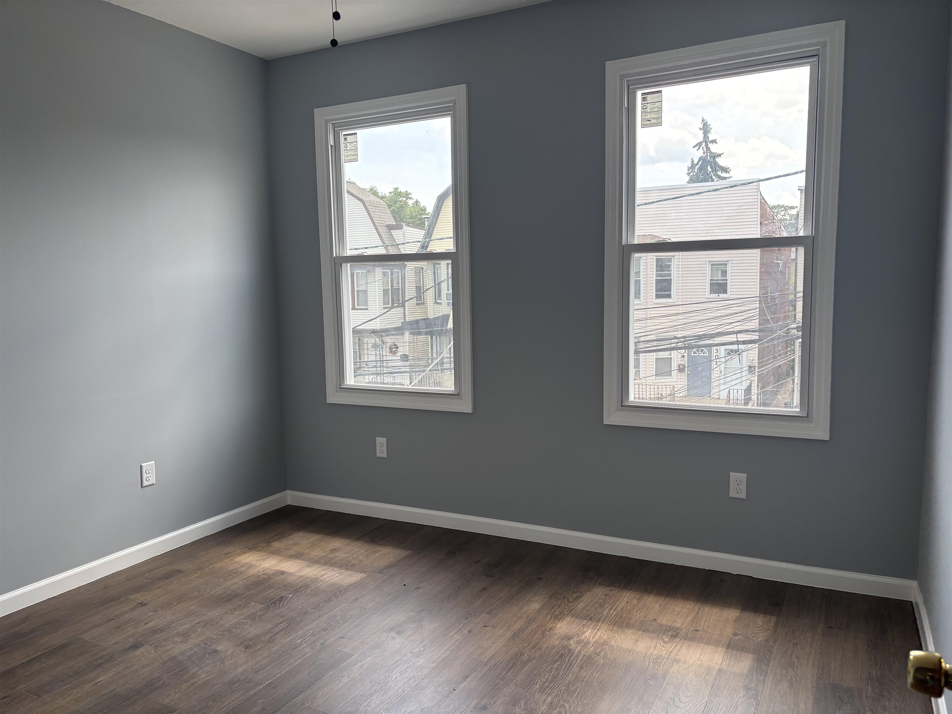 304 CHAPEL AVE Unit: 2