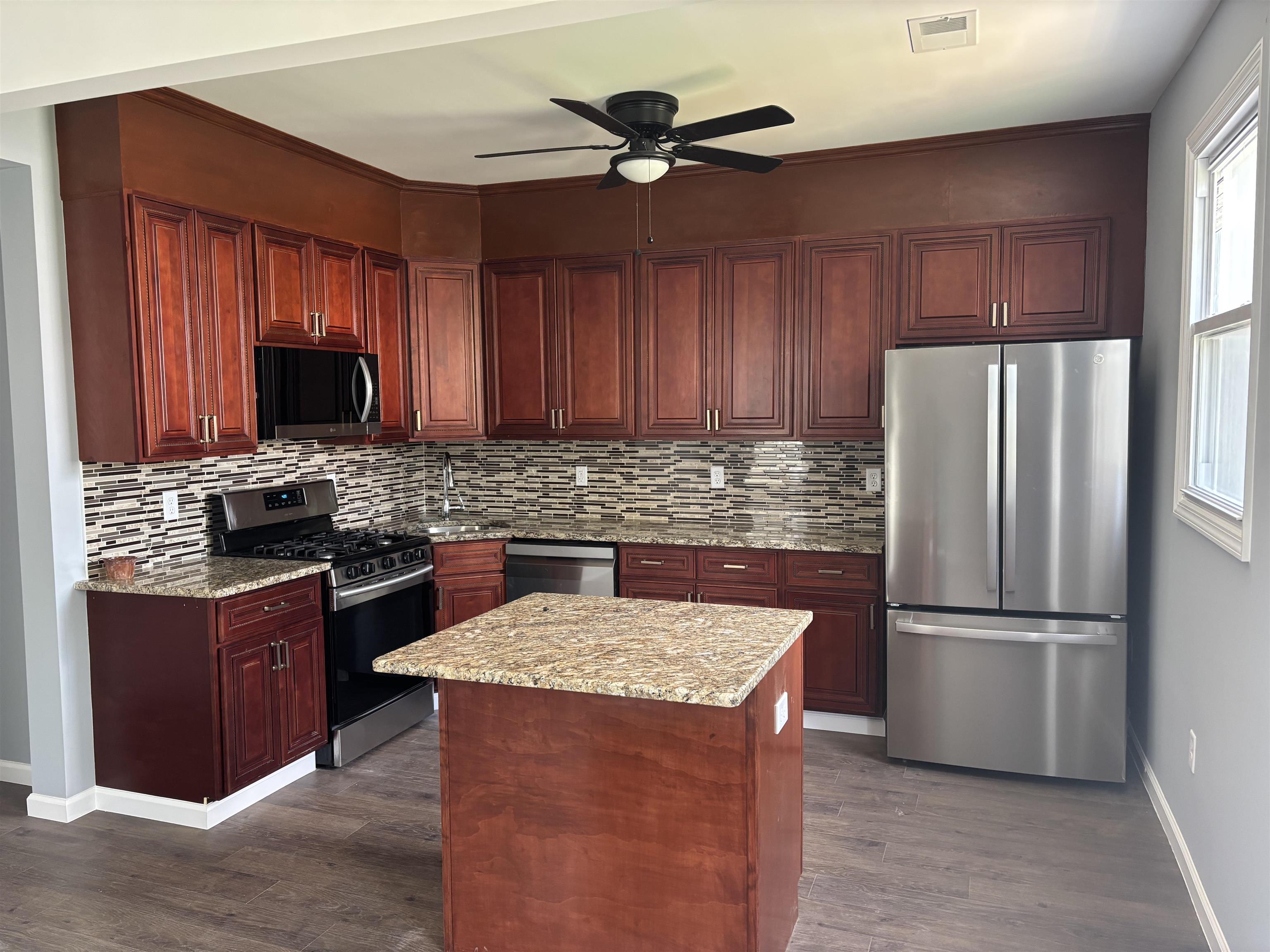 304 CHAPEL AVE Unit: 2