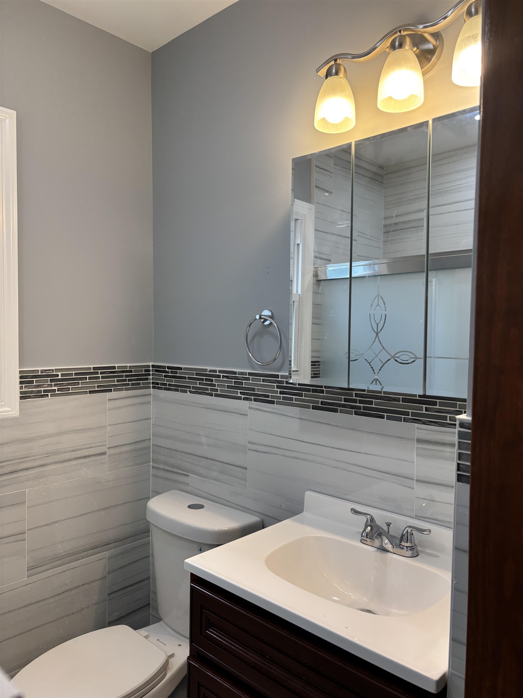 304 CHAPEL AVE Unit: 2