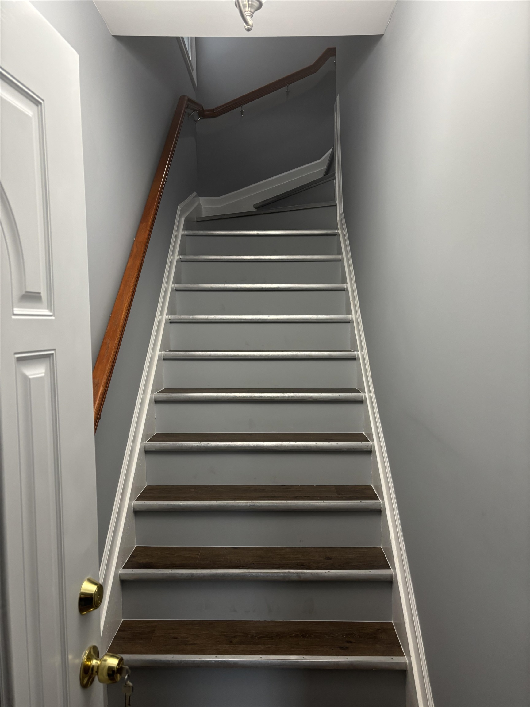 304 CHAPEL AVE Unit: 2