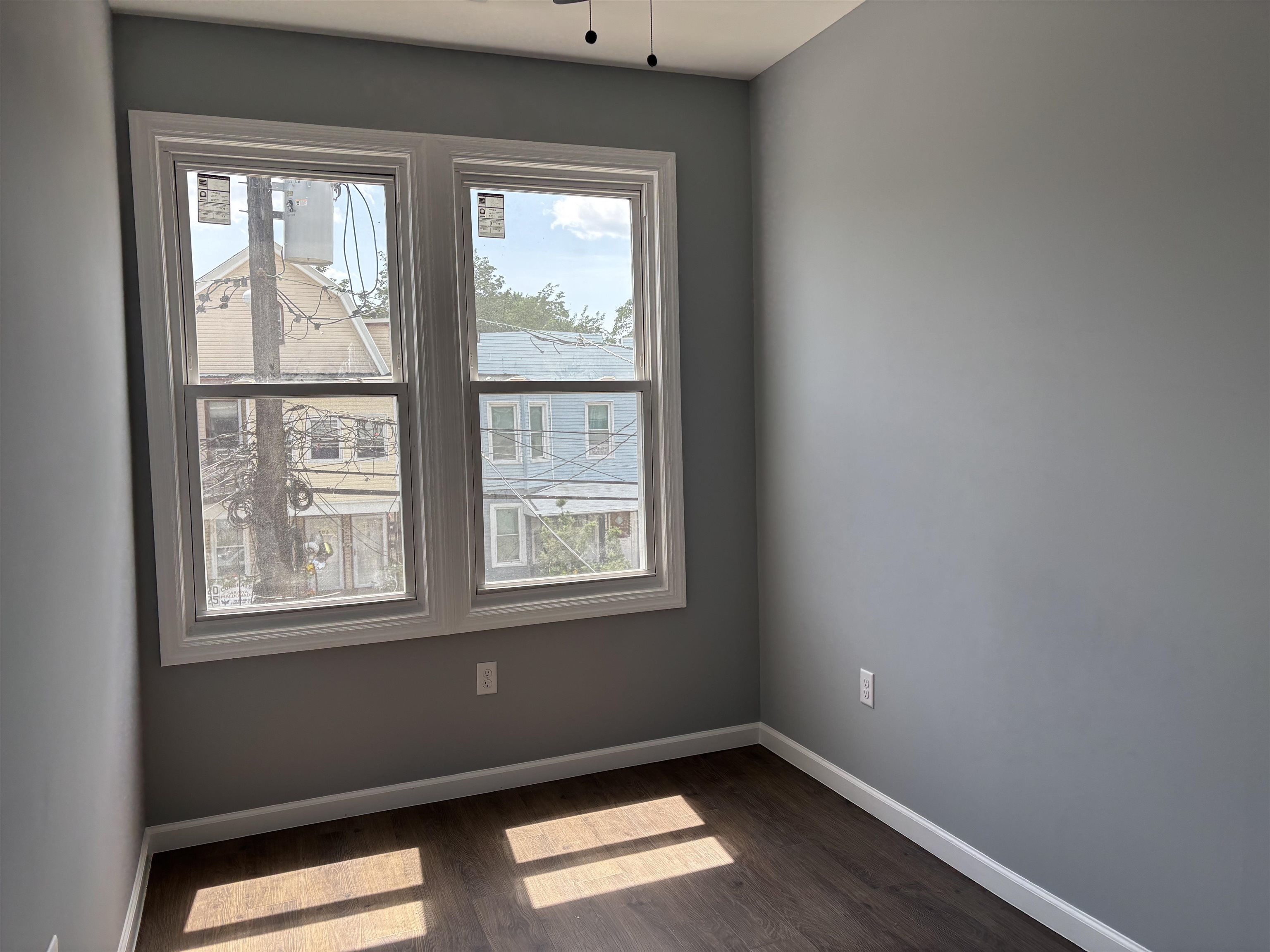 304 CHAPEL AVE Unit: 2