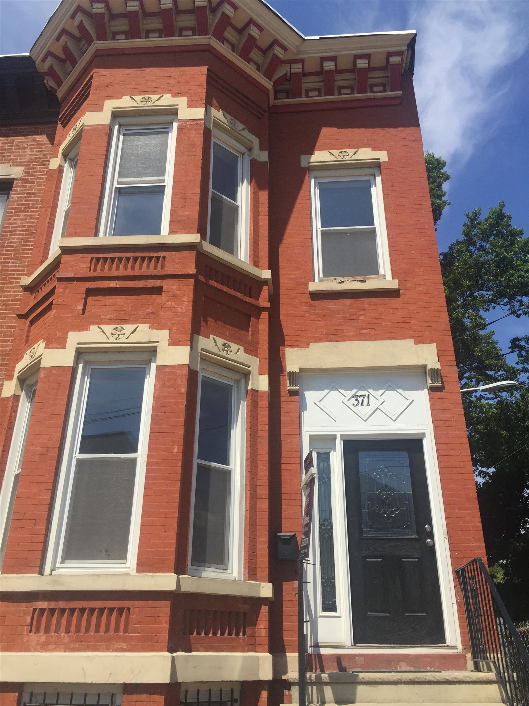 371 BERGEN AVE