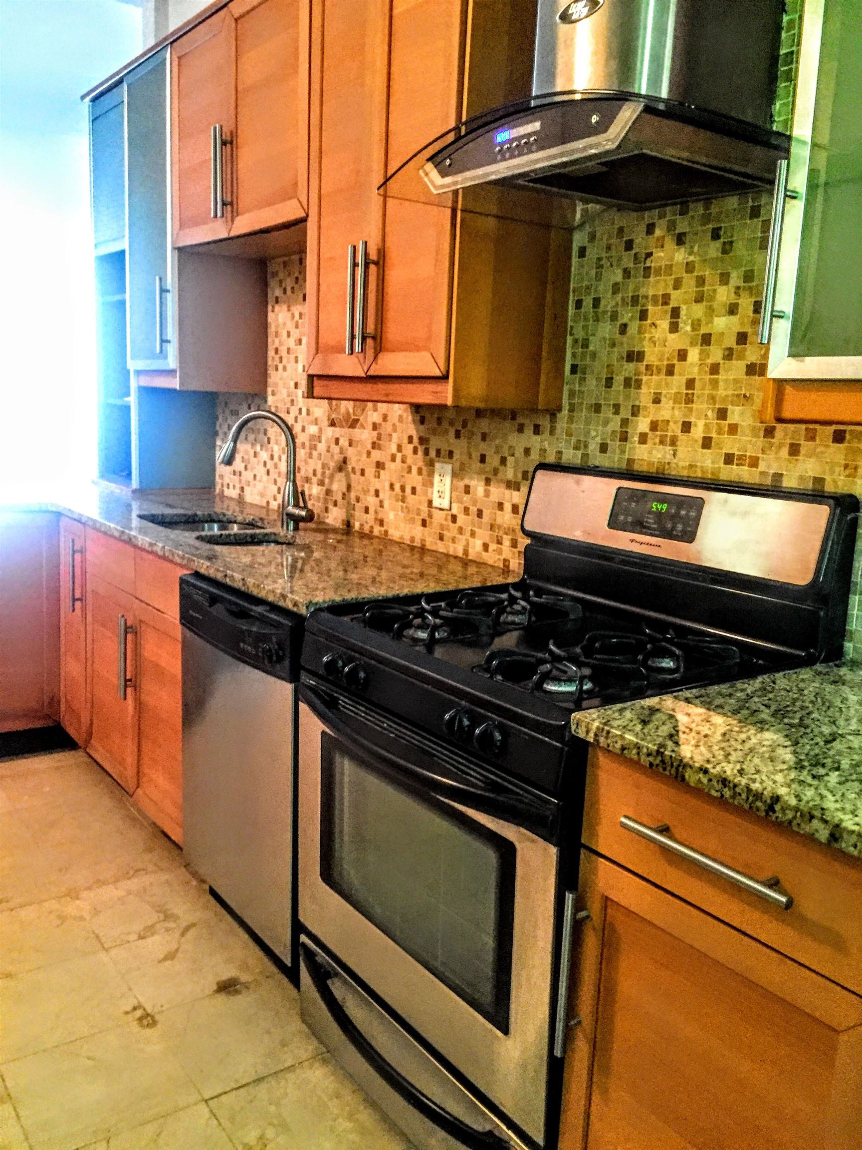 371 BERGEN AVE