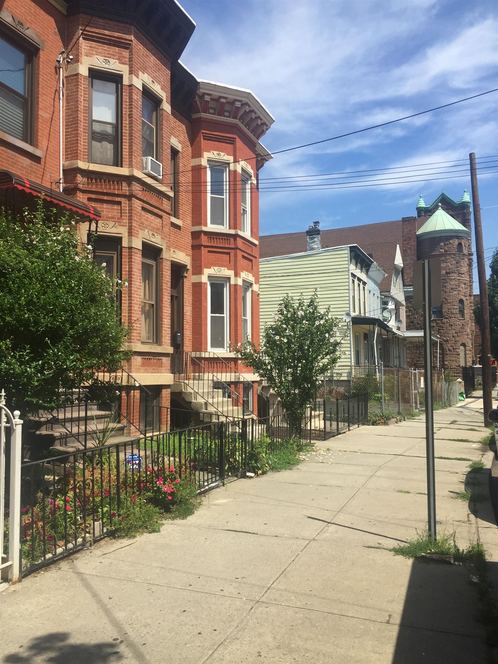 371 BERGEN AVE
