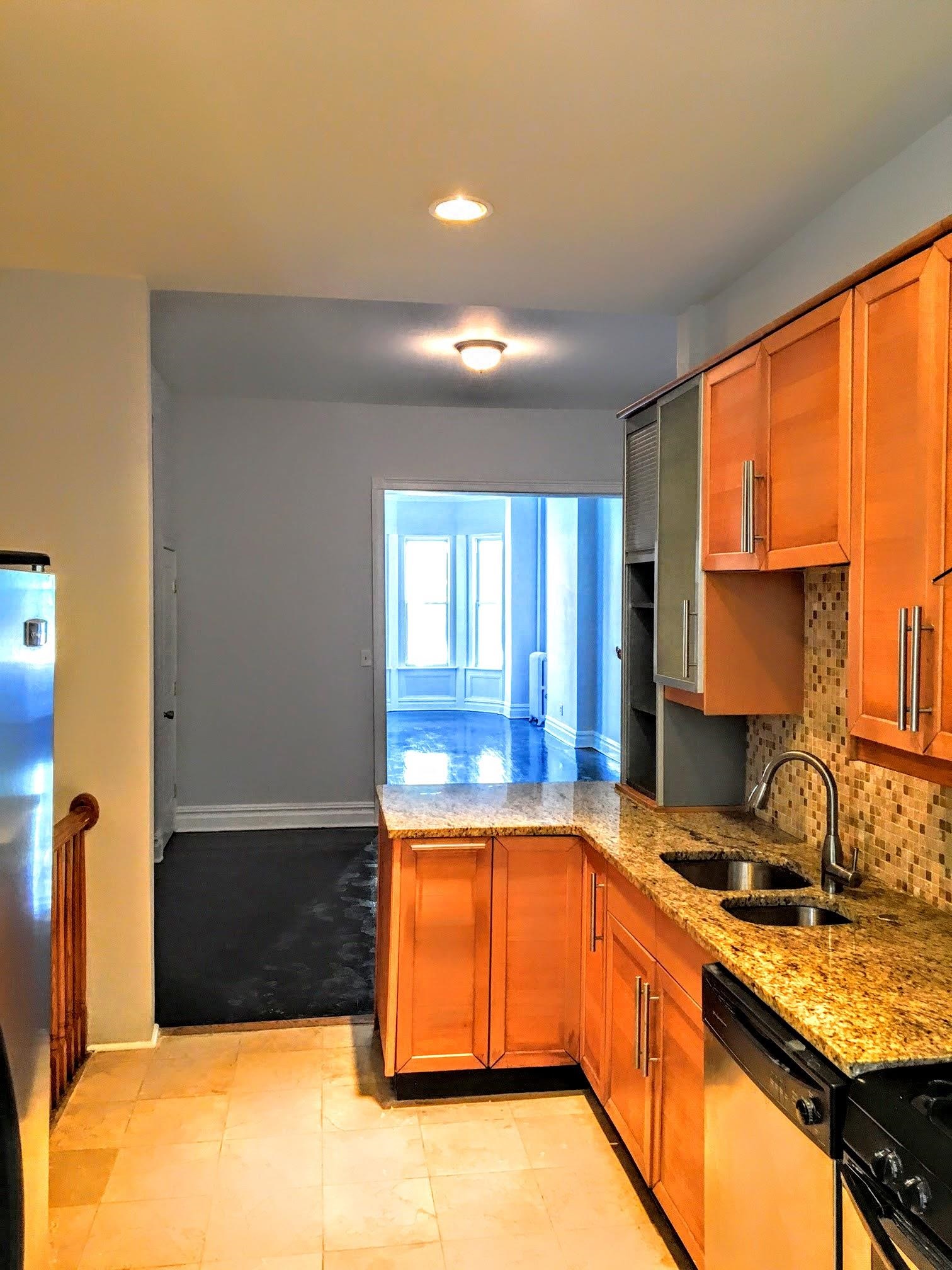 371 BERGEN AVE