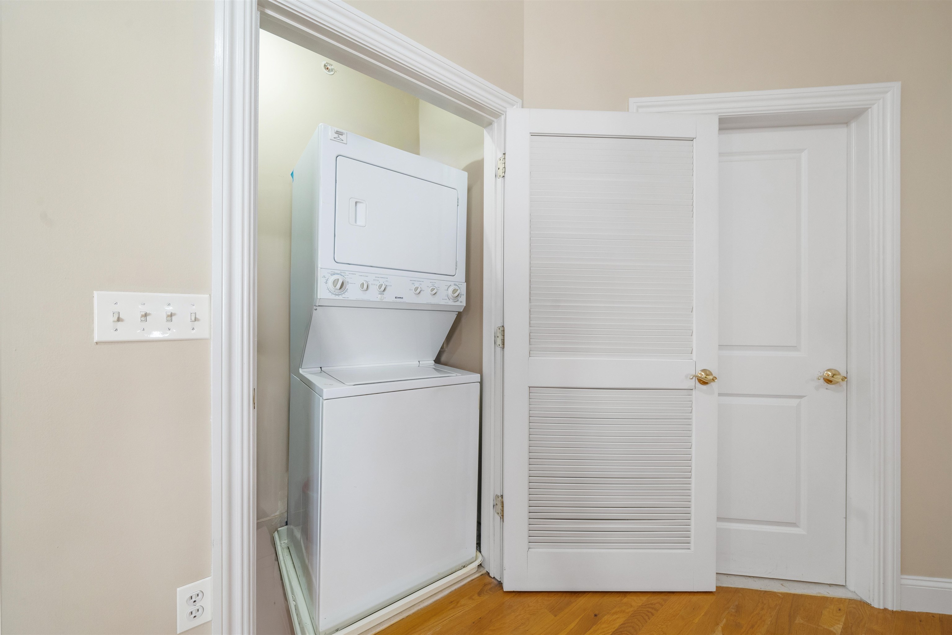 301 68TH ST Unit: 8