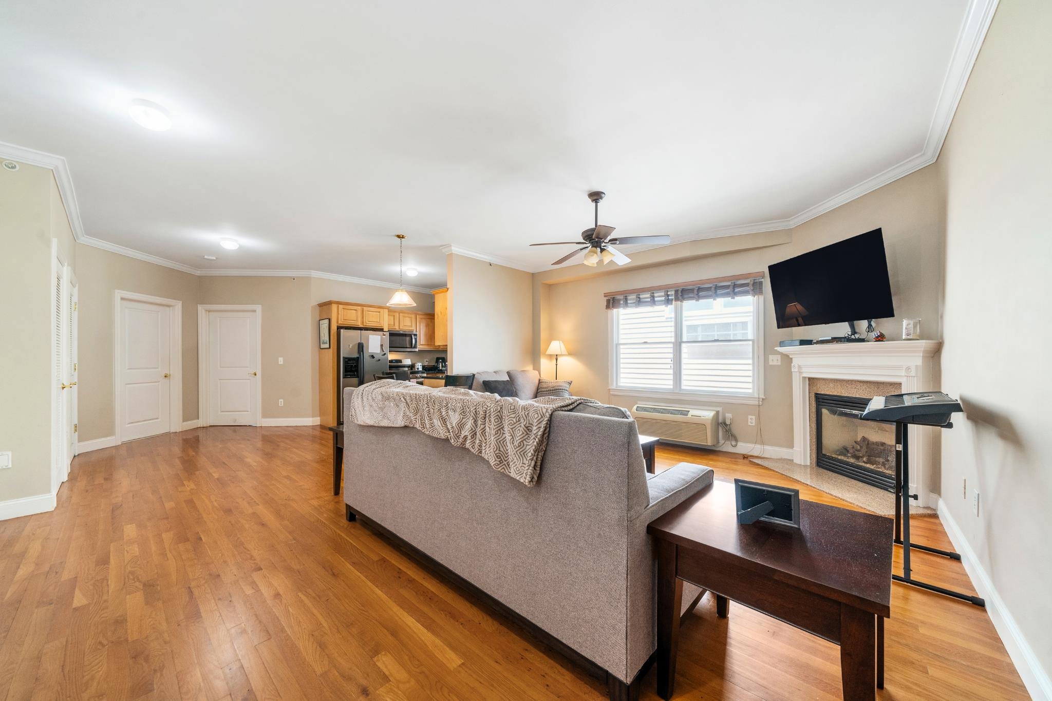 301 68TH ST Unit: 8