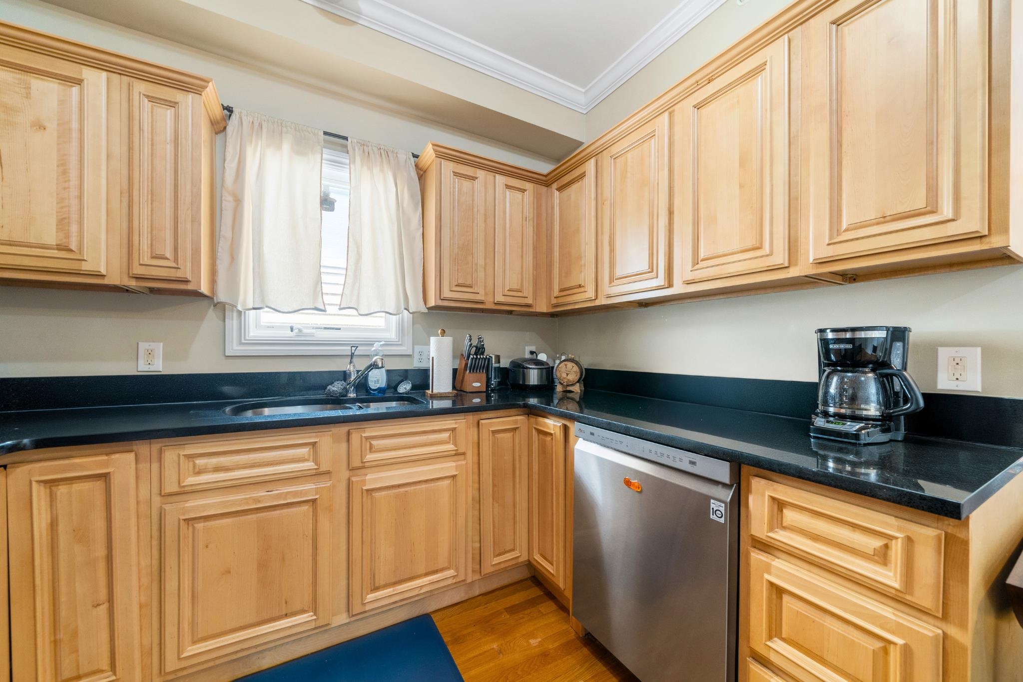 301 68TH ST Unit: 8