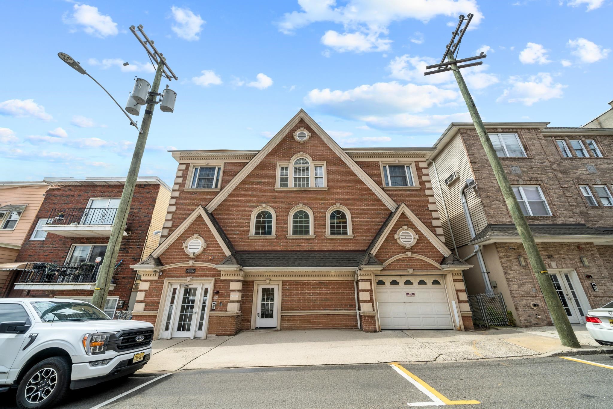301 68TH ST Unit: 8