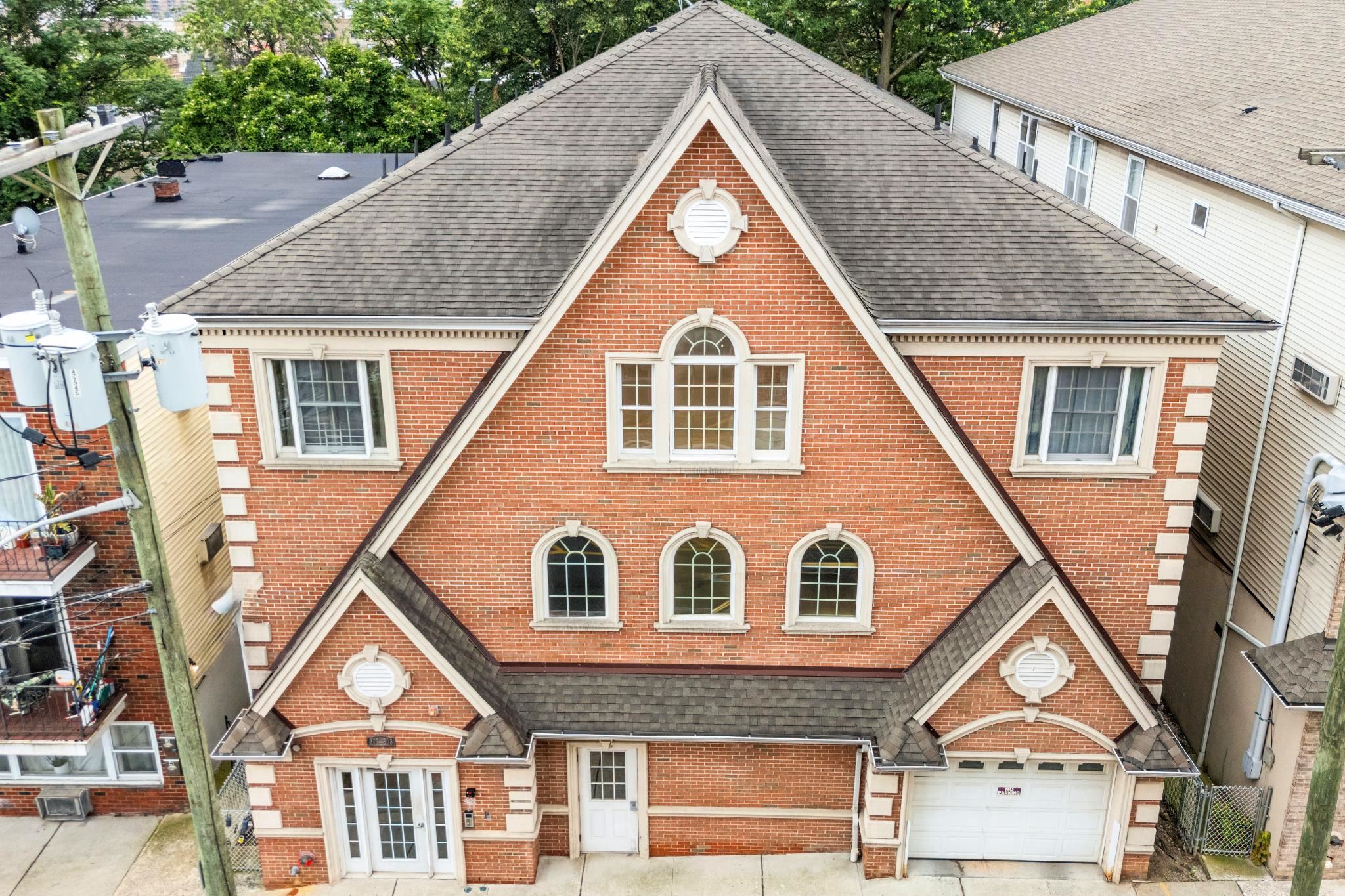 301 68TH ST Unit: 8
