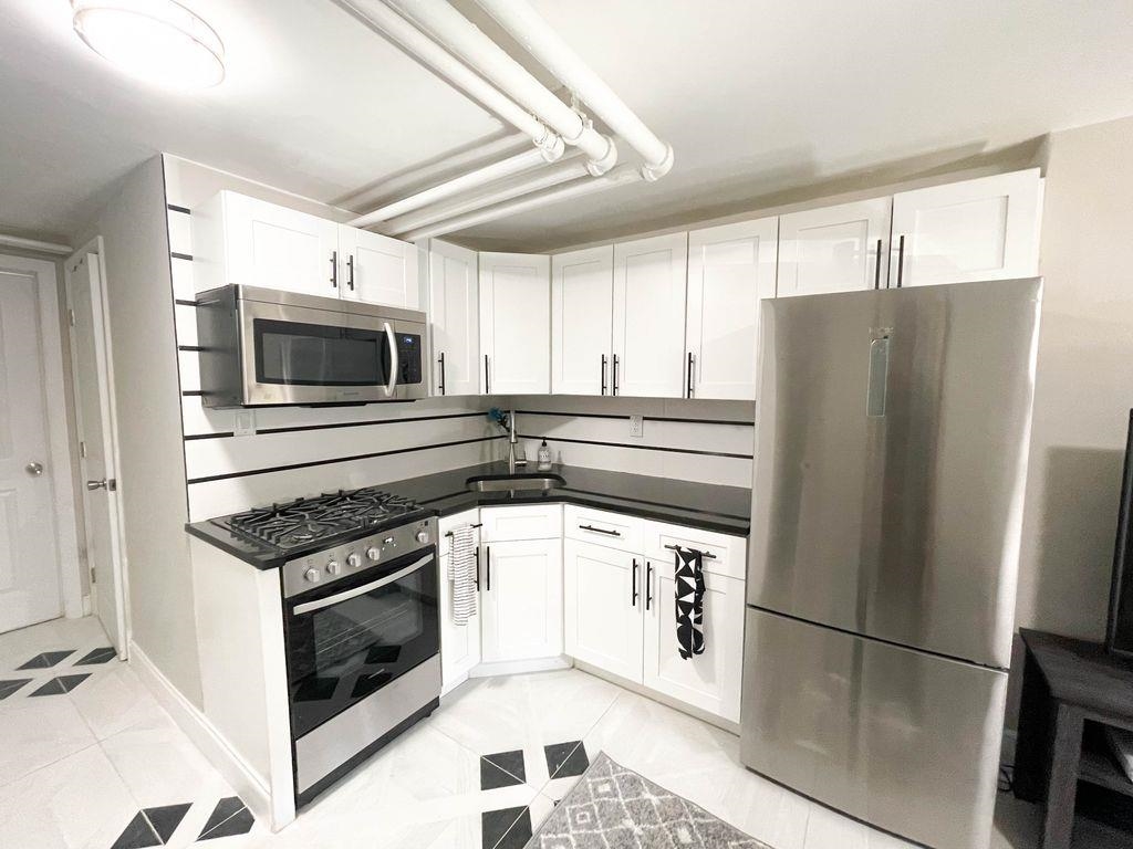 20A CLENDENNY AVE Unit: 1