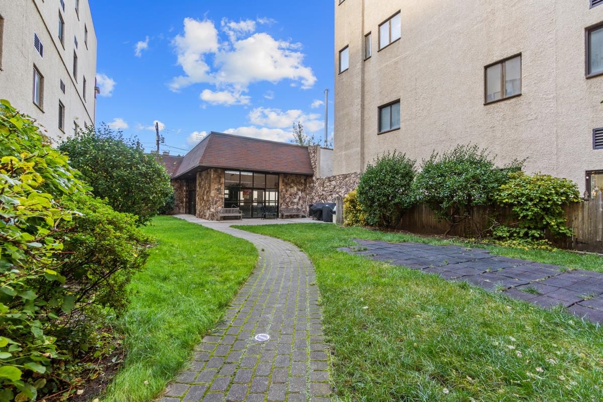75 LIBERTY AVE Unit: E13