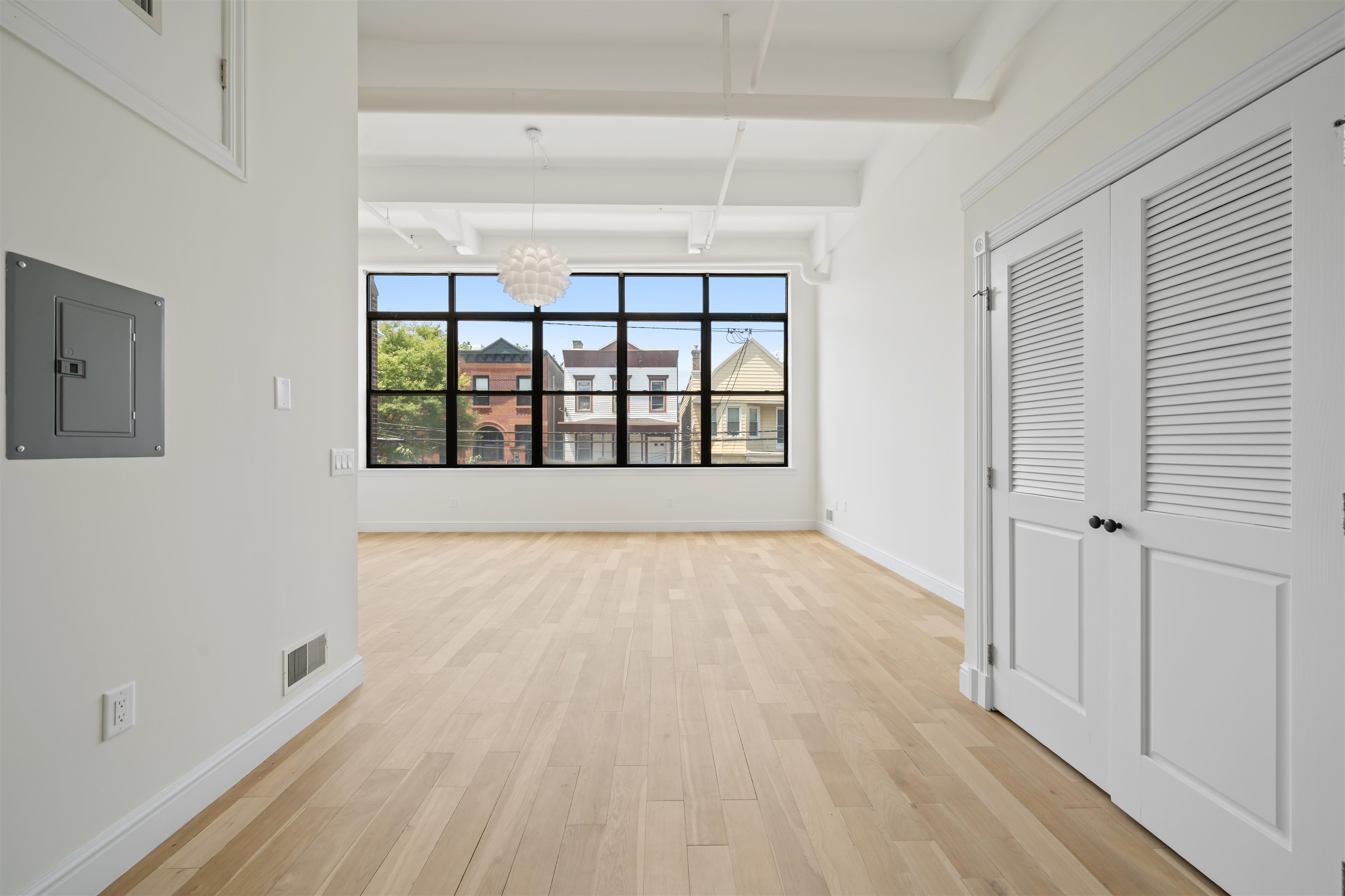 300 COMMUNIPAW AVE Unit: 122