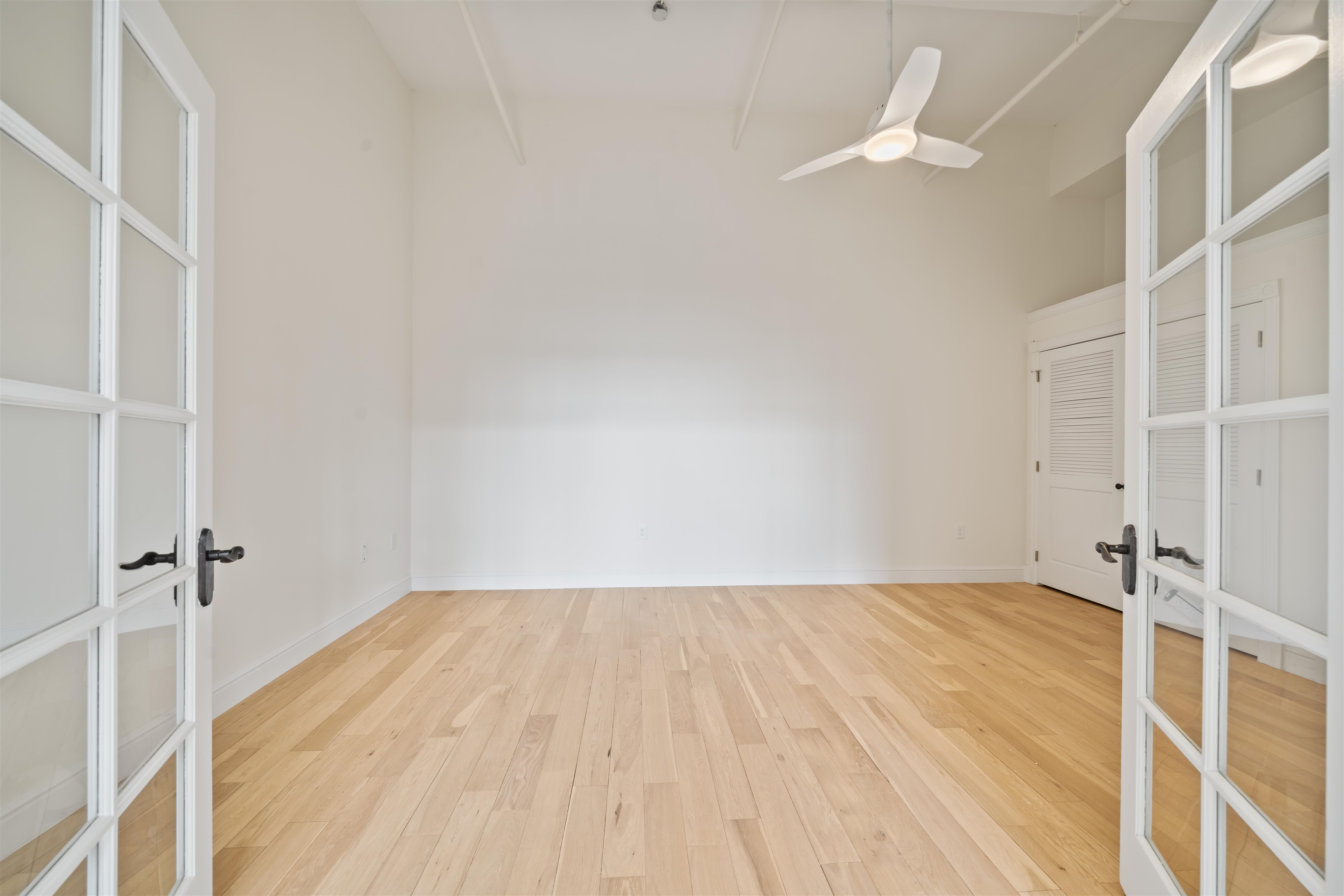 300 COMMUNIPAW AVE Unit: 122