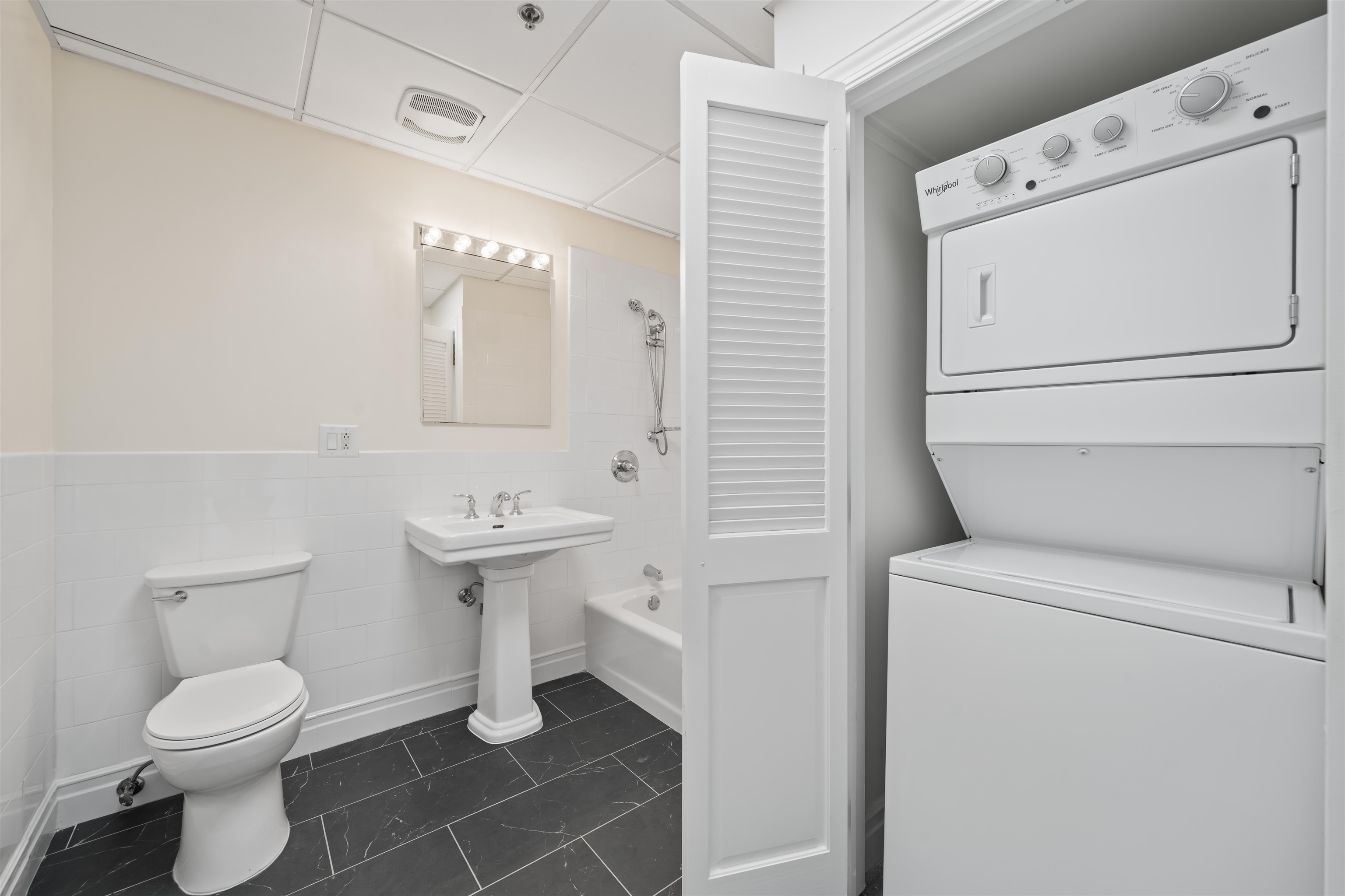 300 COMMUNIPAW AVE Unit: 122