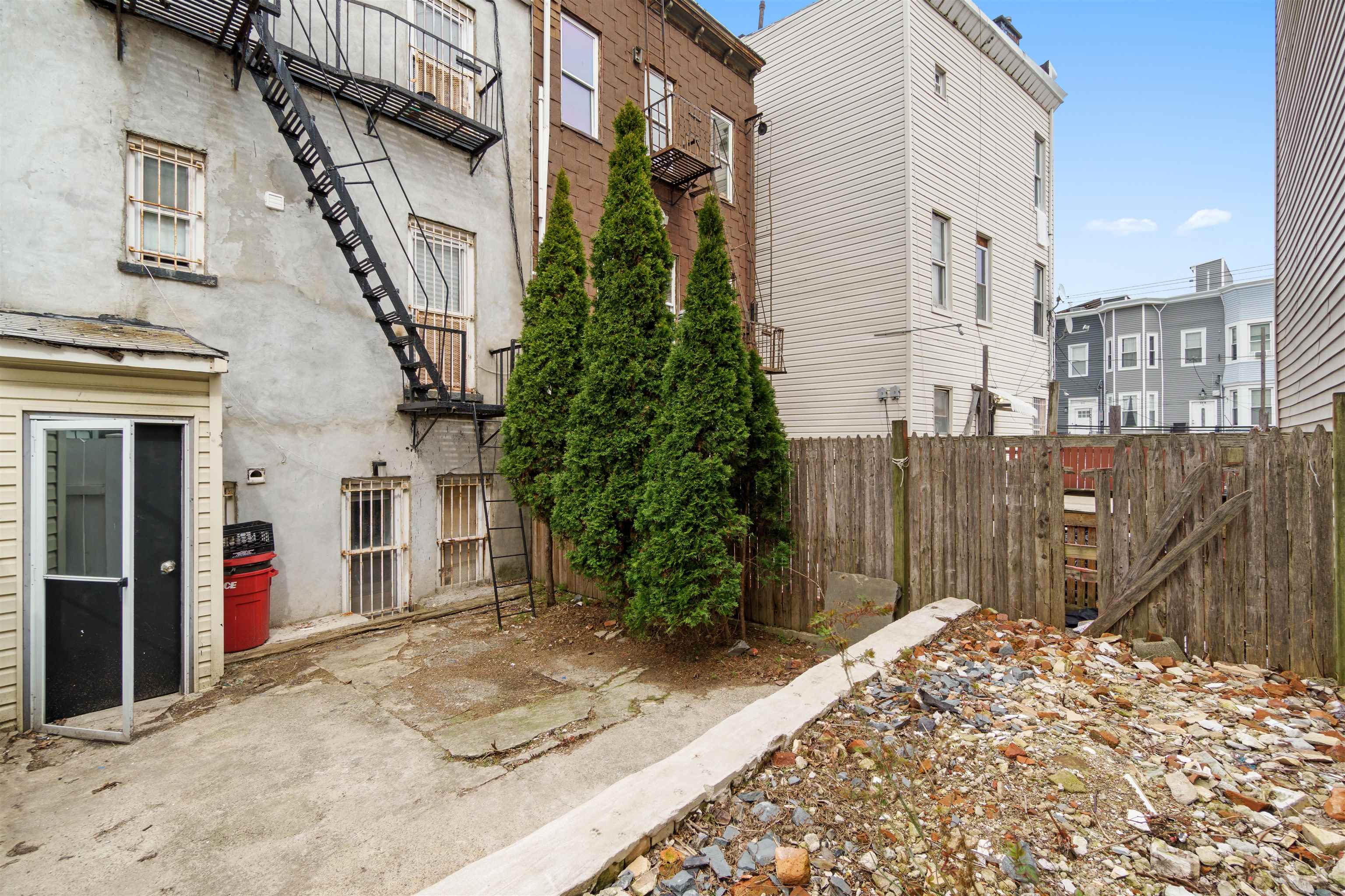 477 MERCER ST