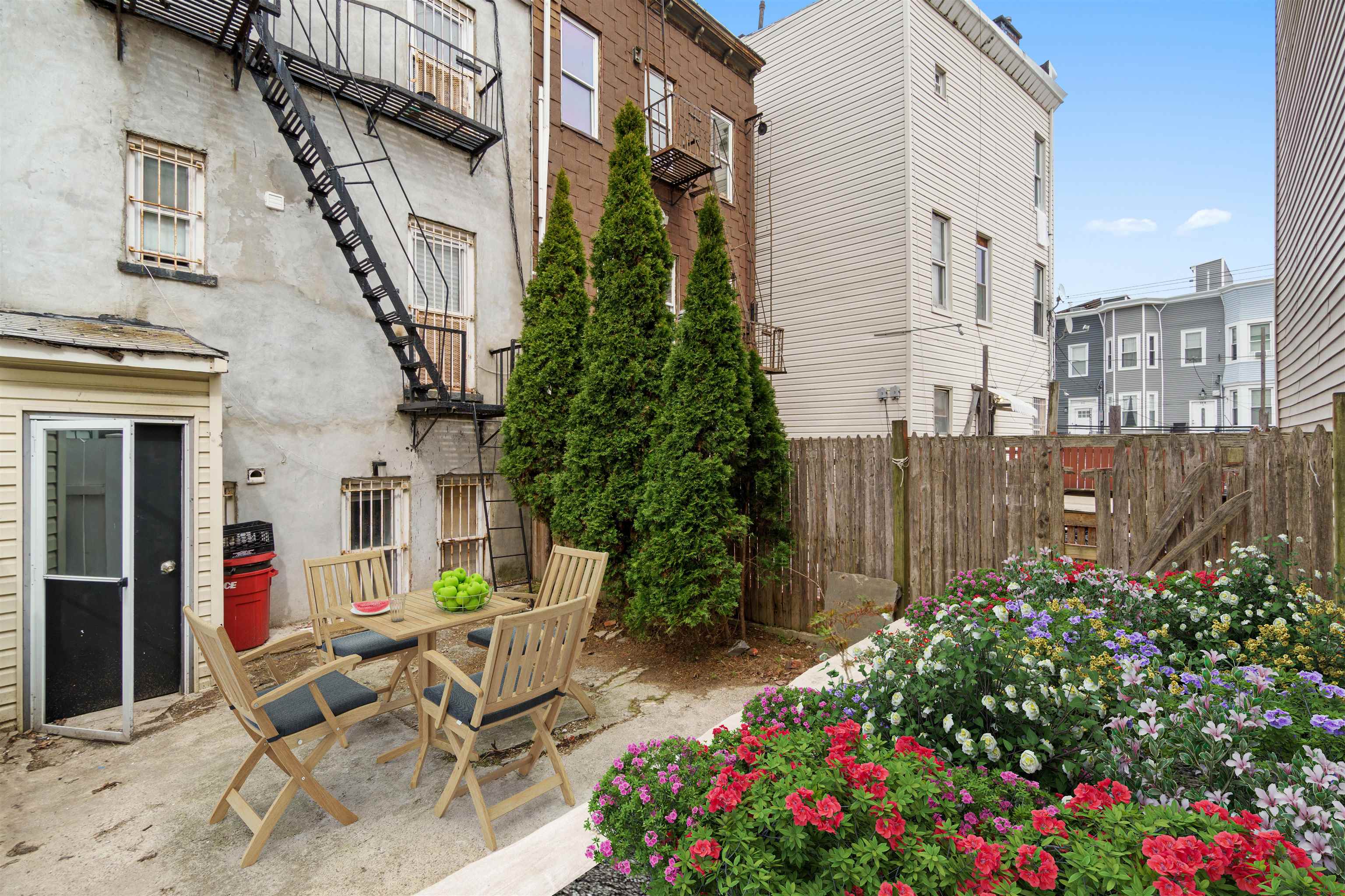 477 MERCER ST