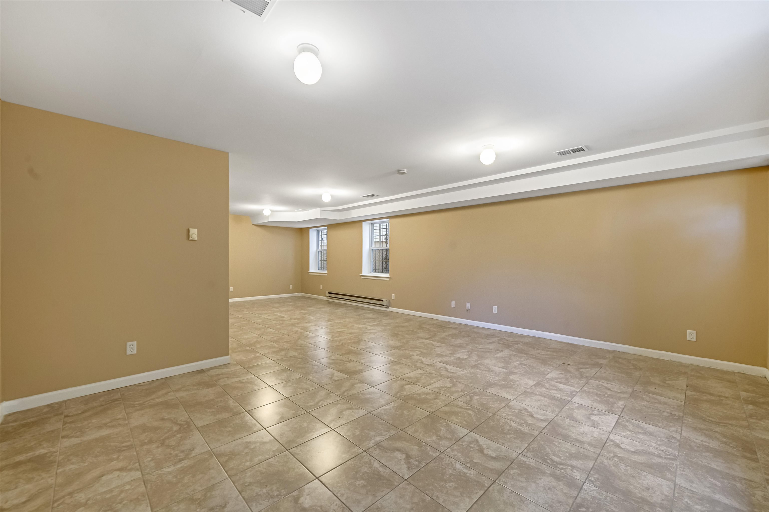 3 MONTROSE AVE Unit: 1