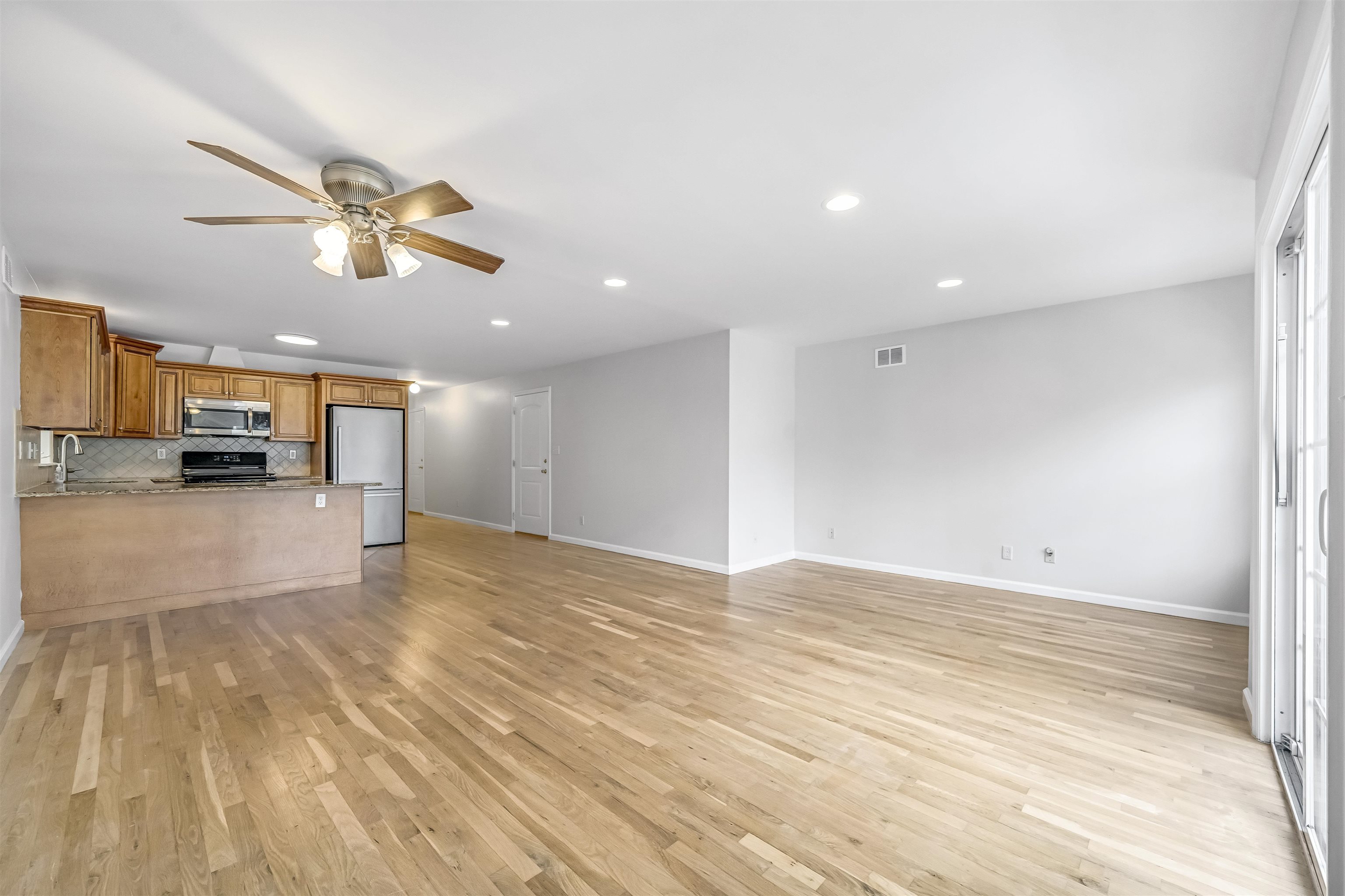 3 MONTROSE AVE Unit: 1