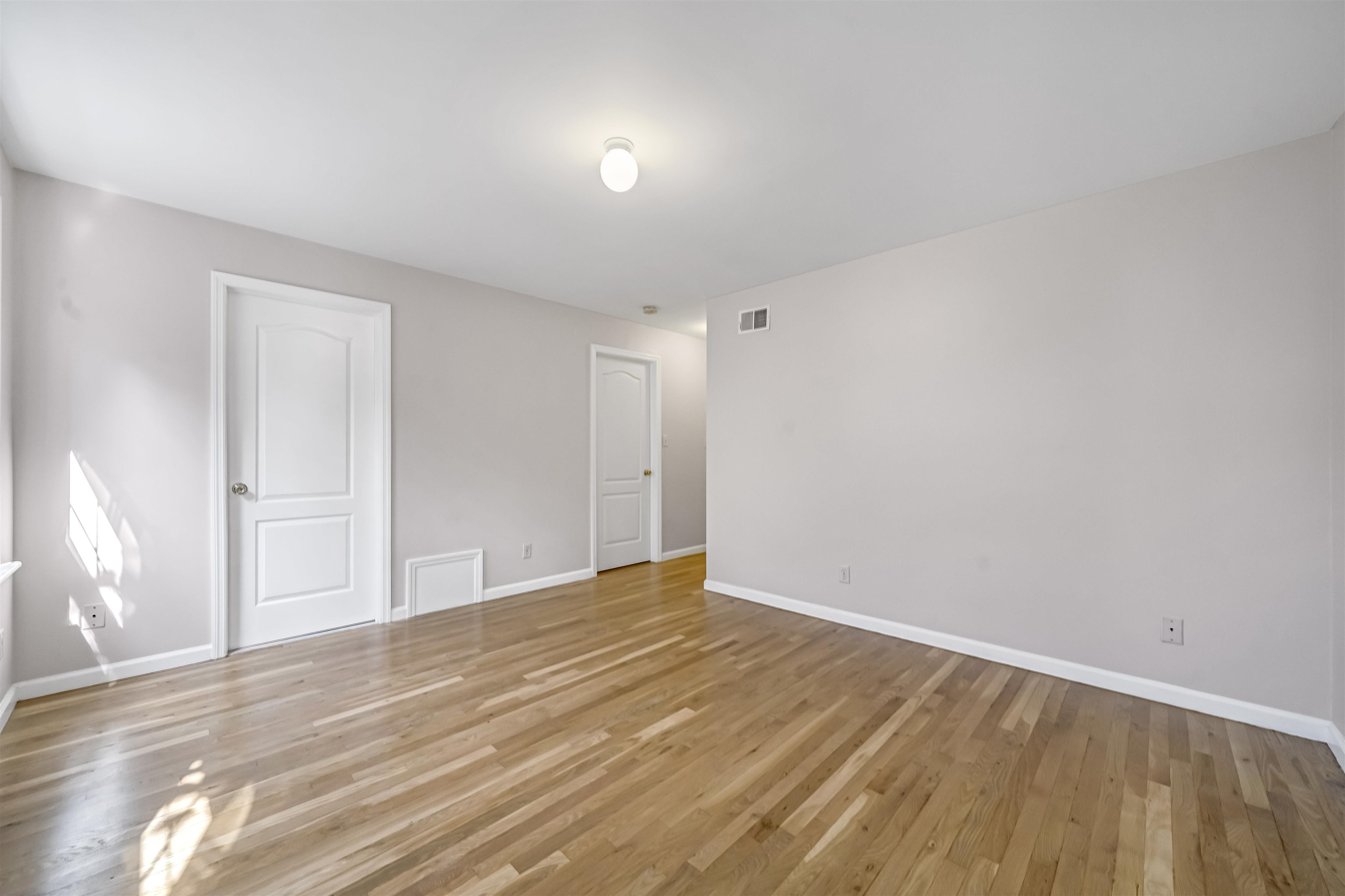 3 MONTROSE AVE Unit: 1