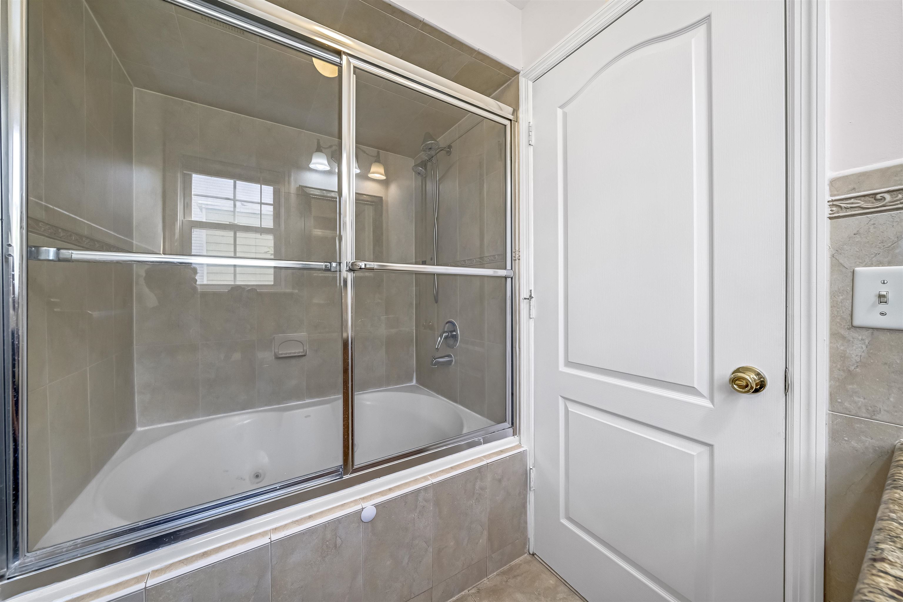 3 MONTROSE AVE Unit: 1