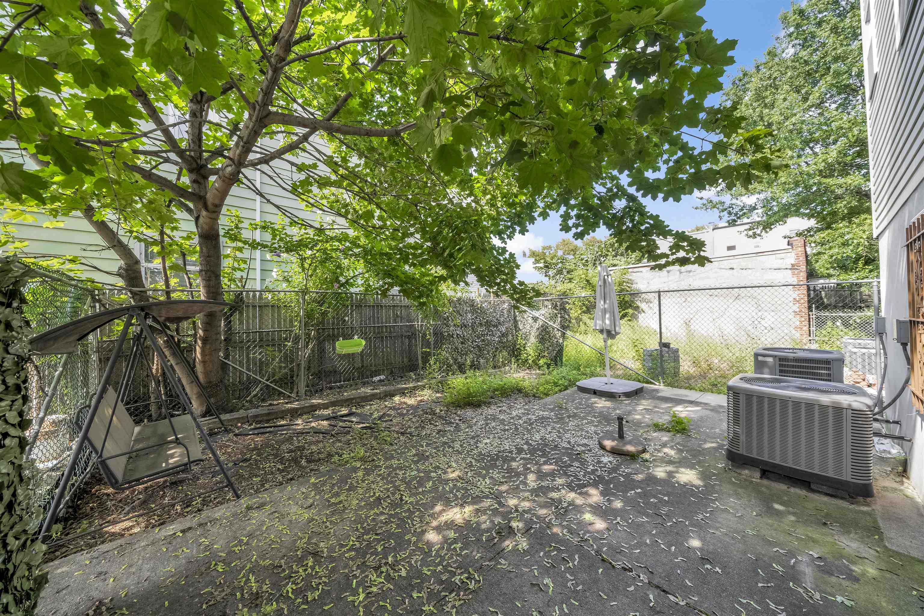 3 MONTROSE AVE Unit: 1