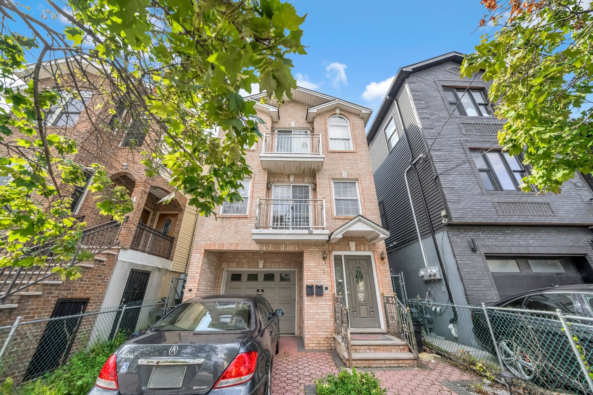 3 MONTROSE AVE Unit: 1