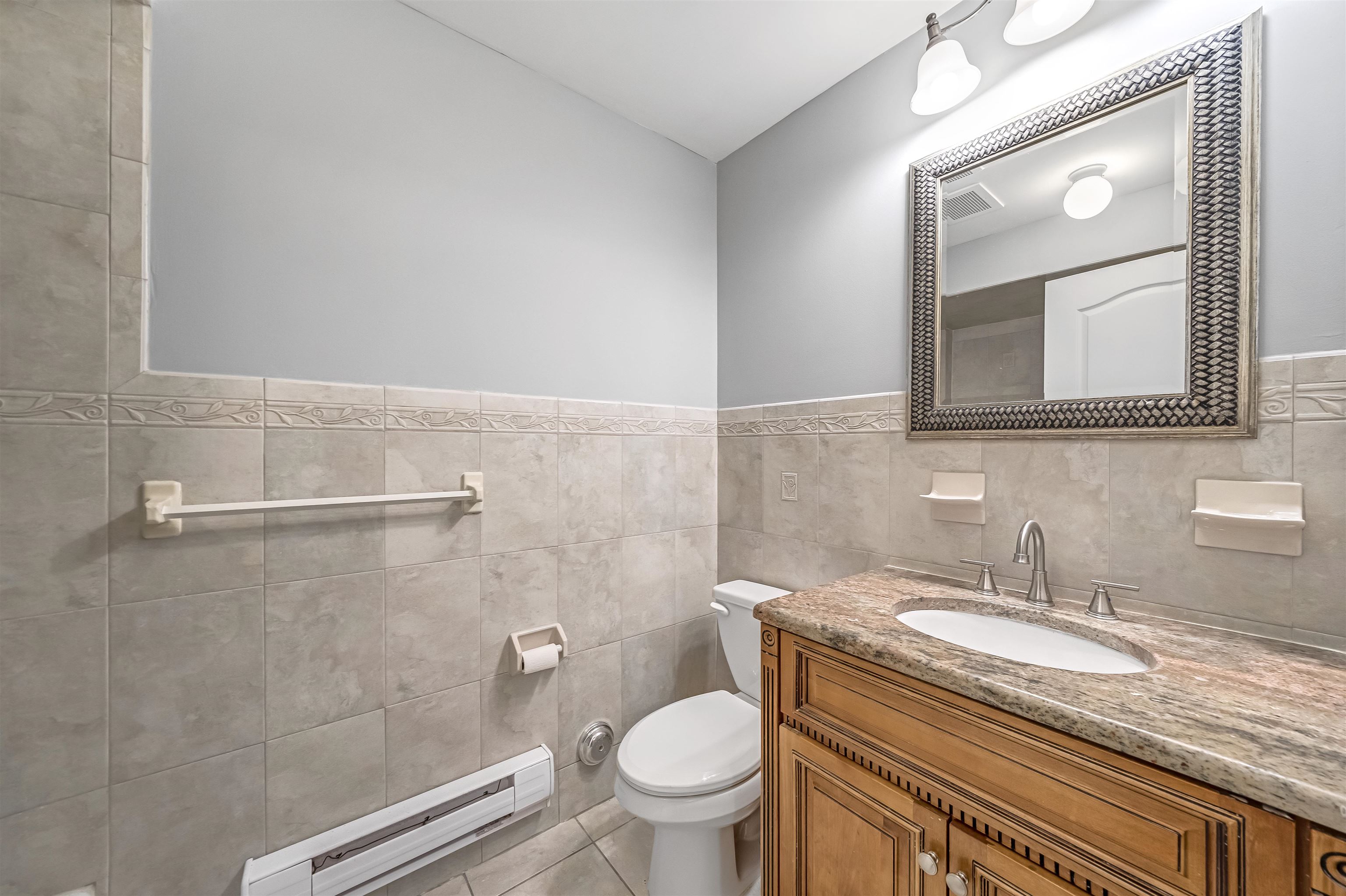 3 MONTROSE AVE Unit: 1