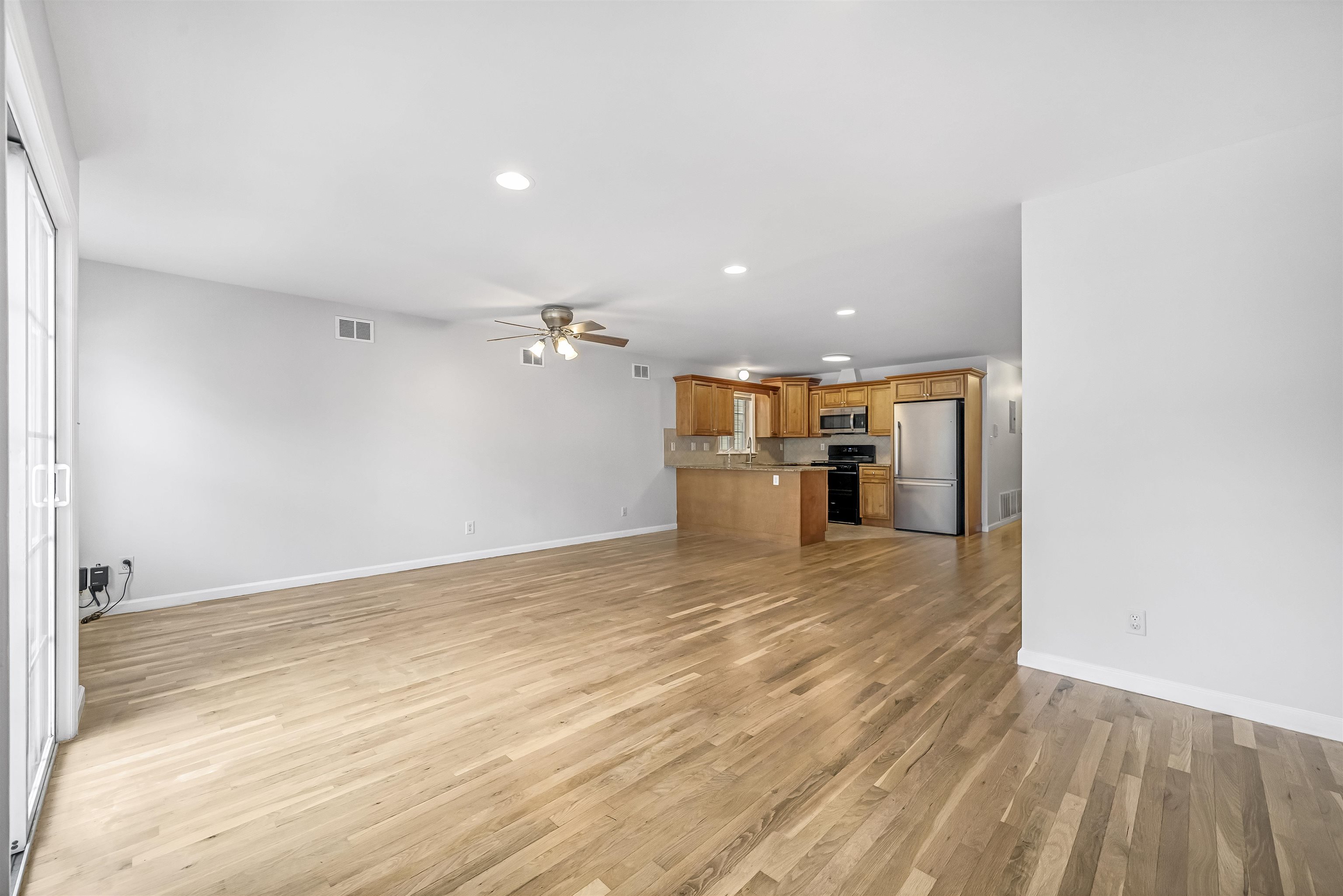 3 MONTROSE AVE Unit: 1